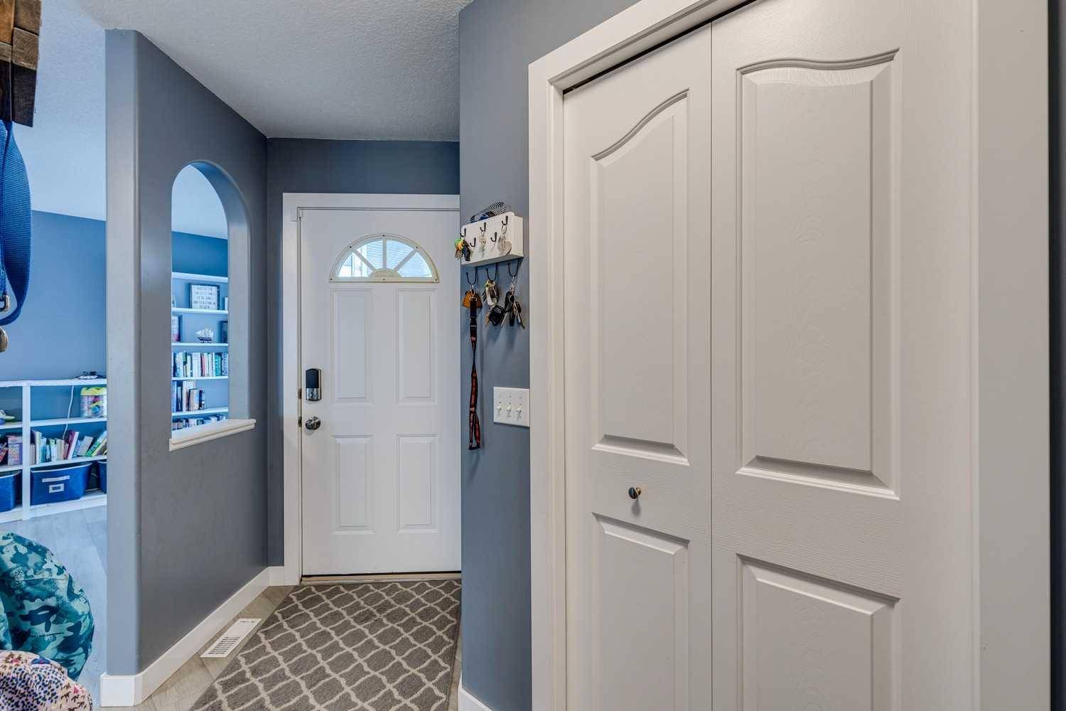 Calgary, AB T2Z 2Z9,28 Douglas Ridge GN SE