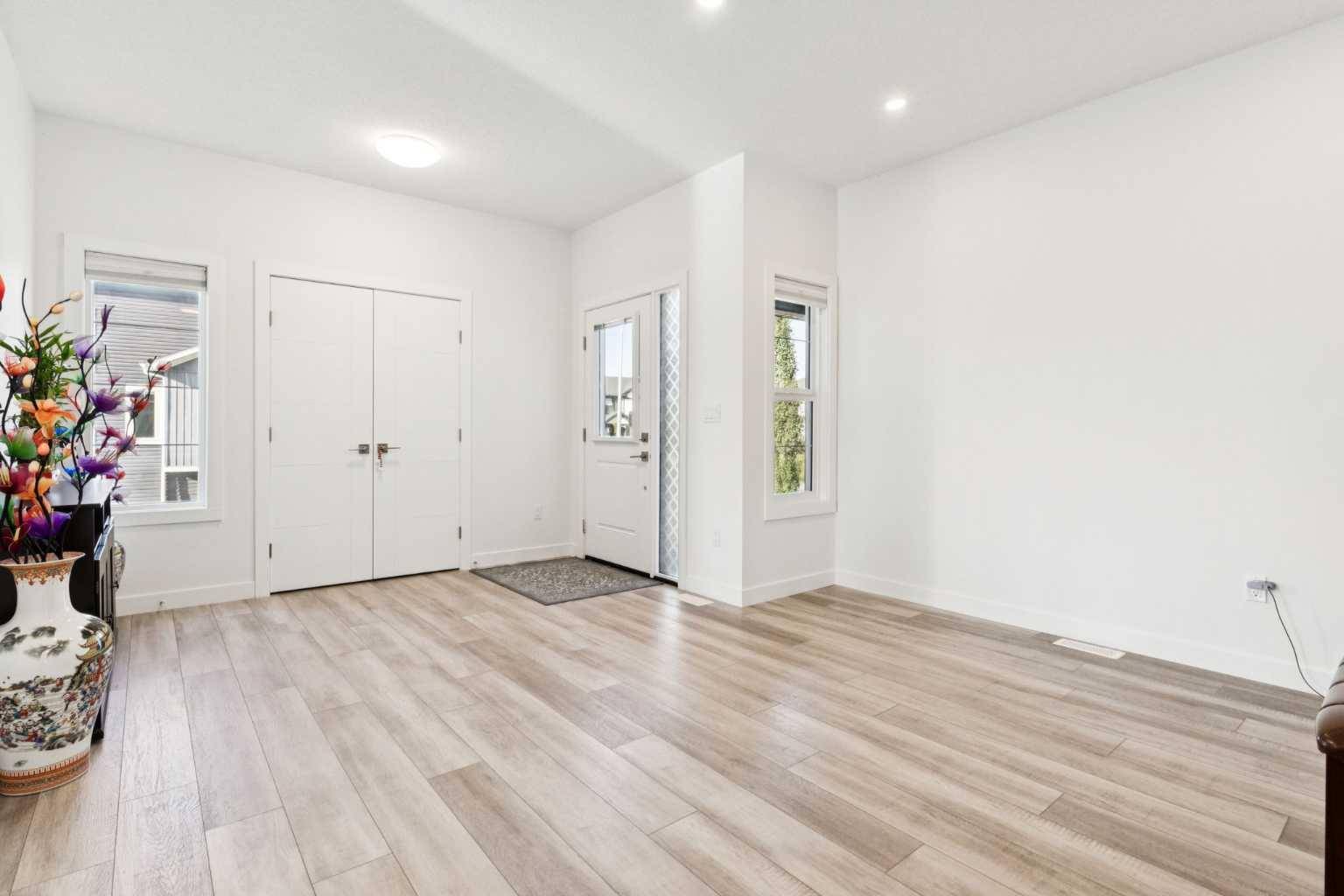 Airdrie, AB T4B 5K7,51 Midgrove DR SW