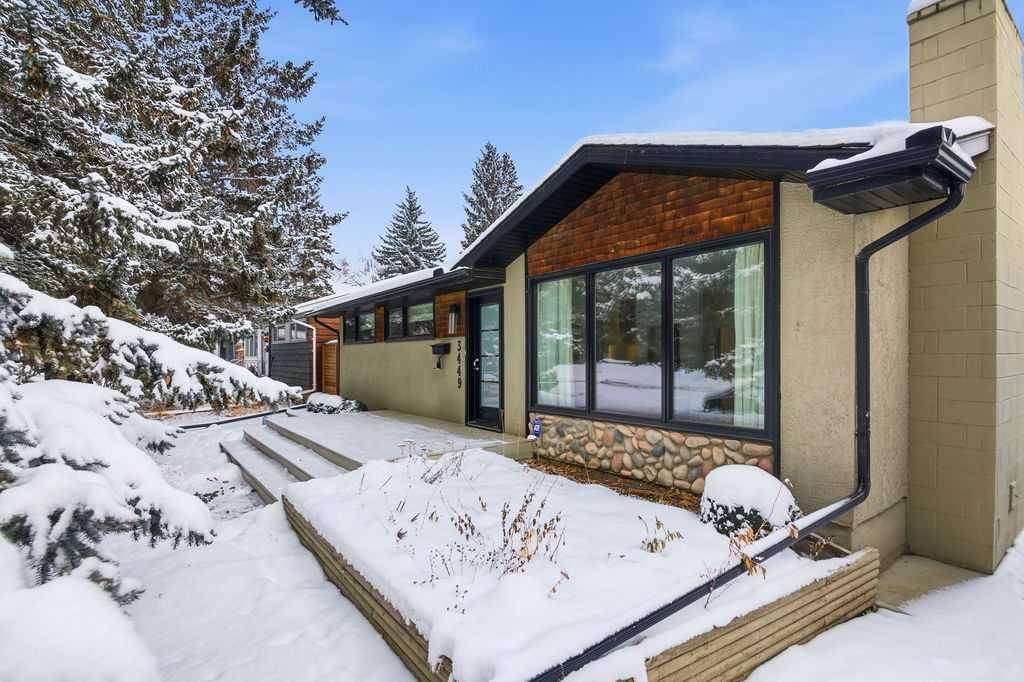 Calgary, AB T3E 5X3,3449 Lane CRES SW