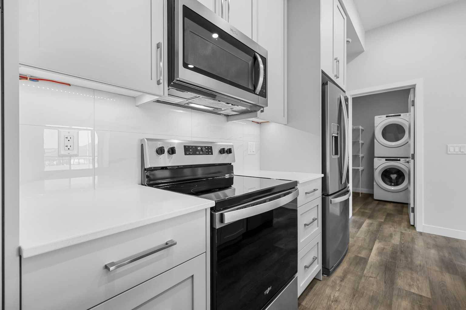 Calgary, AB T2C 5W9,255 Les Jardins PARK SE #406