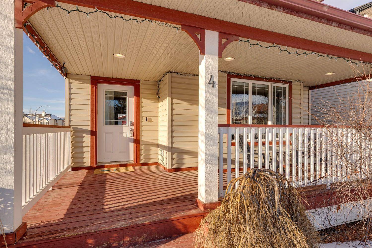 Calgary, AB T2Z 4R6,4 Copperfield Rise SE