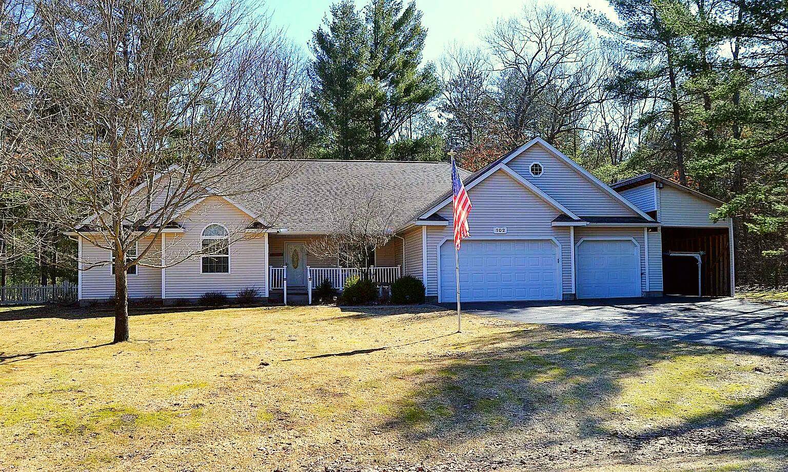 Roscommon, MI 48653,102 James Square DR Drive