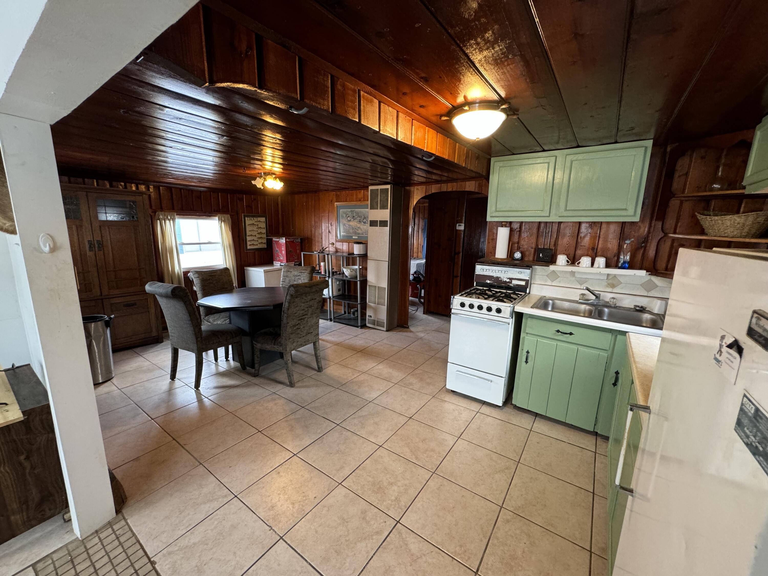 Houghton Lake, MI 48629,116 Jefferson AVE Avenue