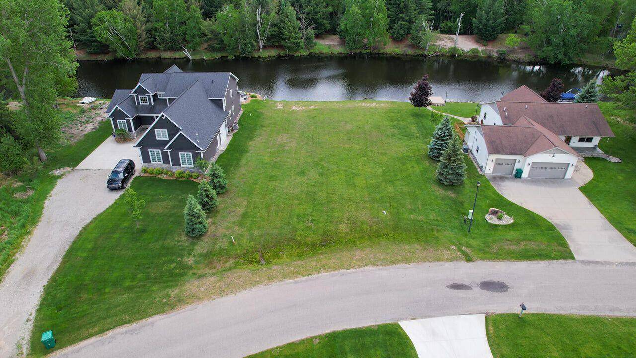 Houghton Lake, MI 48629,107 No Wake CT Court