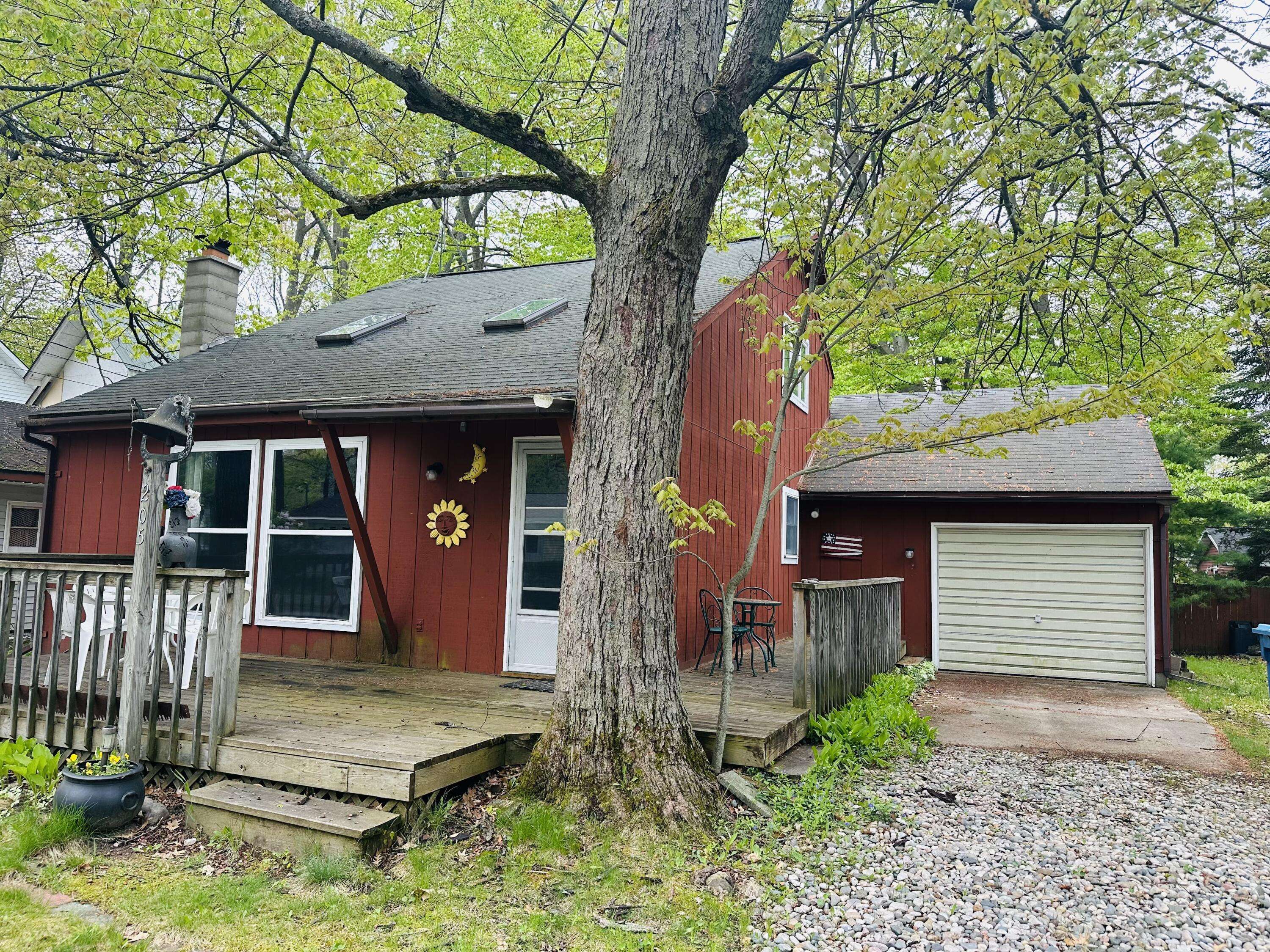 Houghton Lake, MI 48629,205 Beechwood AVE Avenue