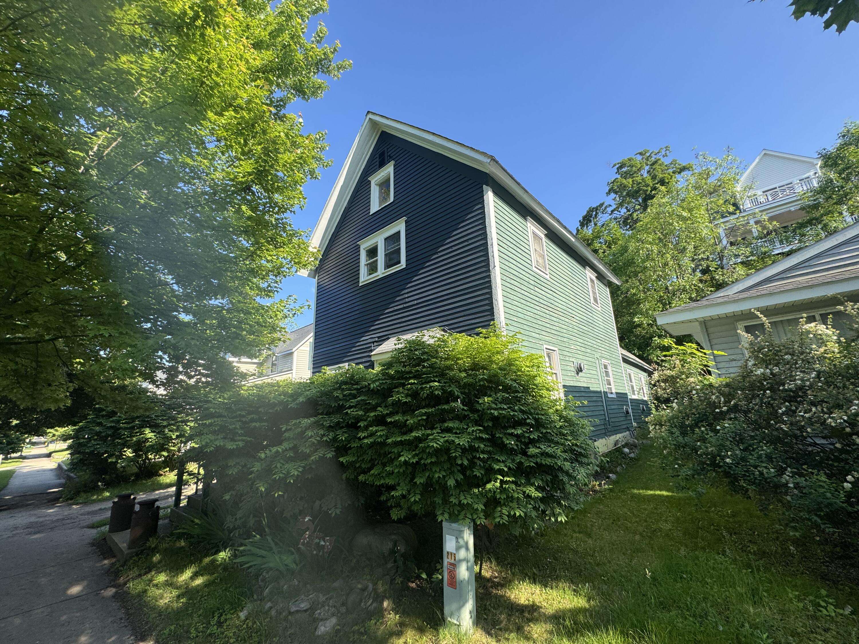 Petoskey, MI 49770,215 W Lake ST Street