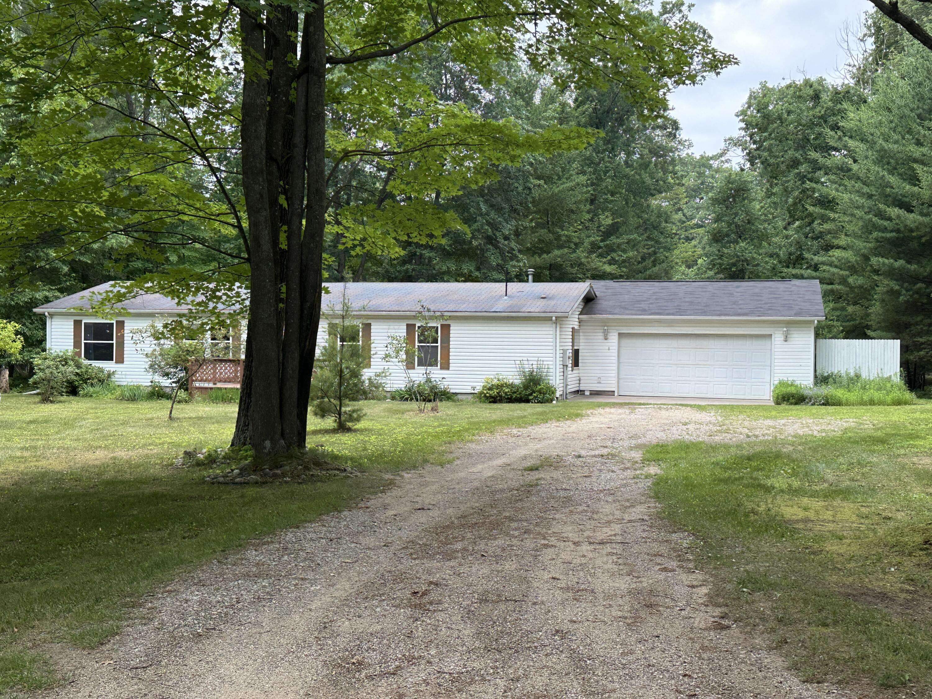 Houghton Lake, MI 48629,550 Goldenrod DR Drive