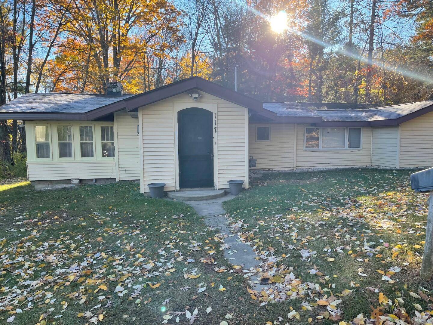 Houghton Lake, MI 48629,117 Russell AVE Avenue