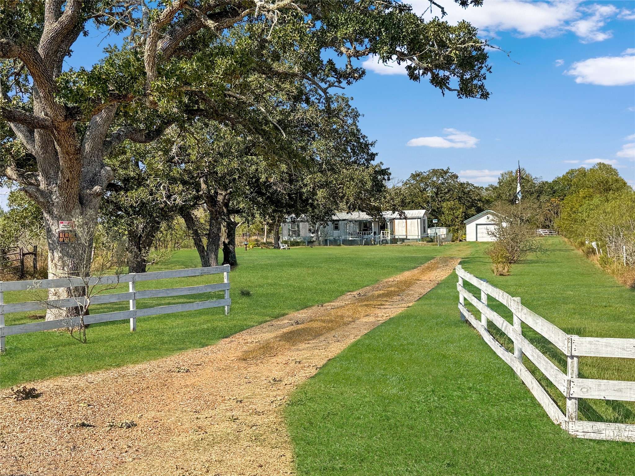 Flatonia, TX 78941,5108 Cowan RD