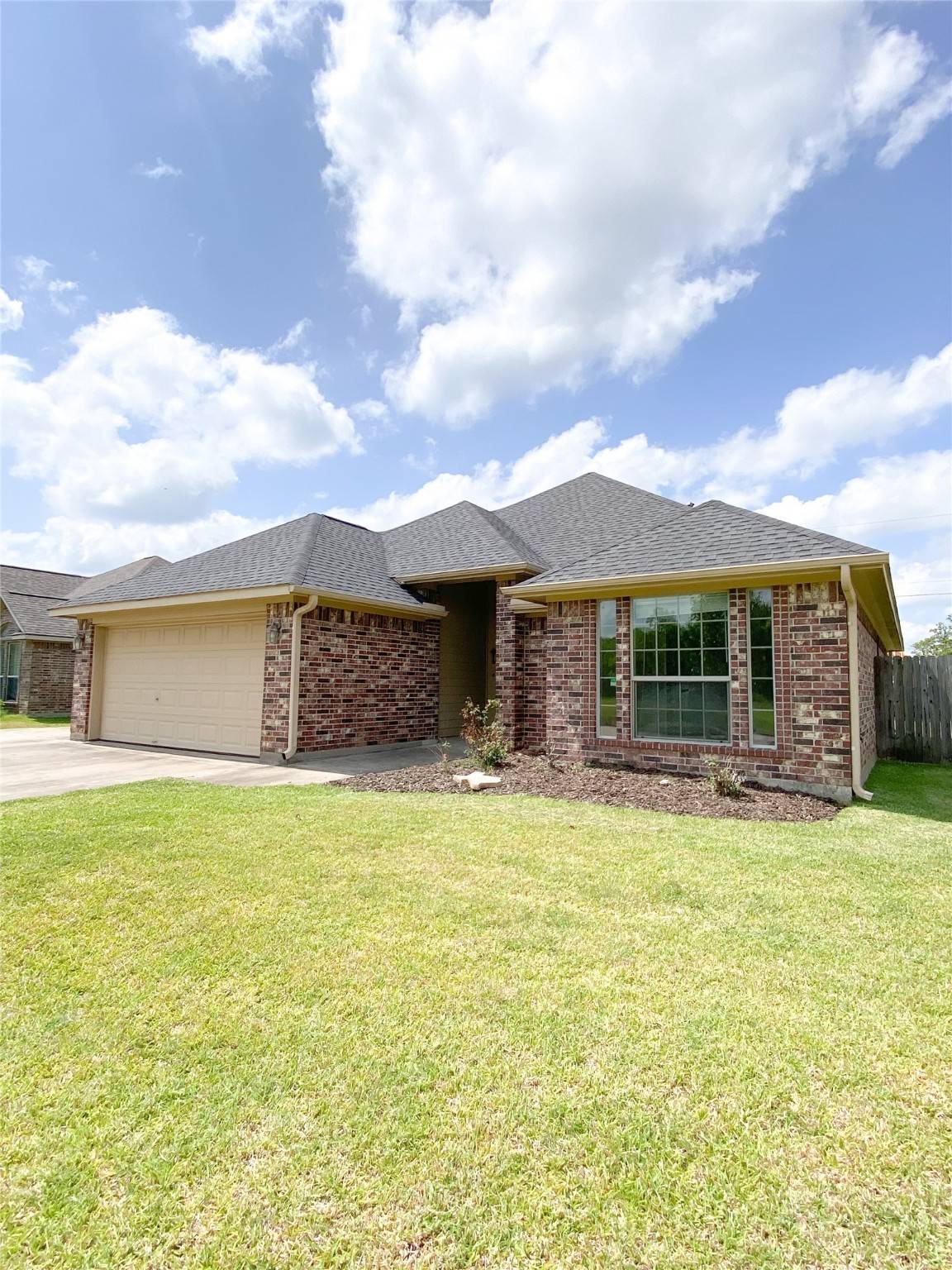 Angleton, TX 77515,128 Tracy ST