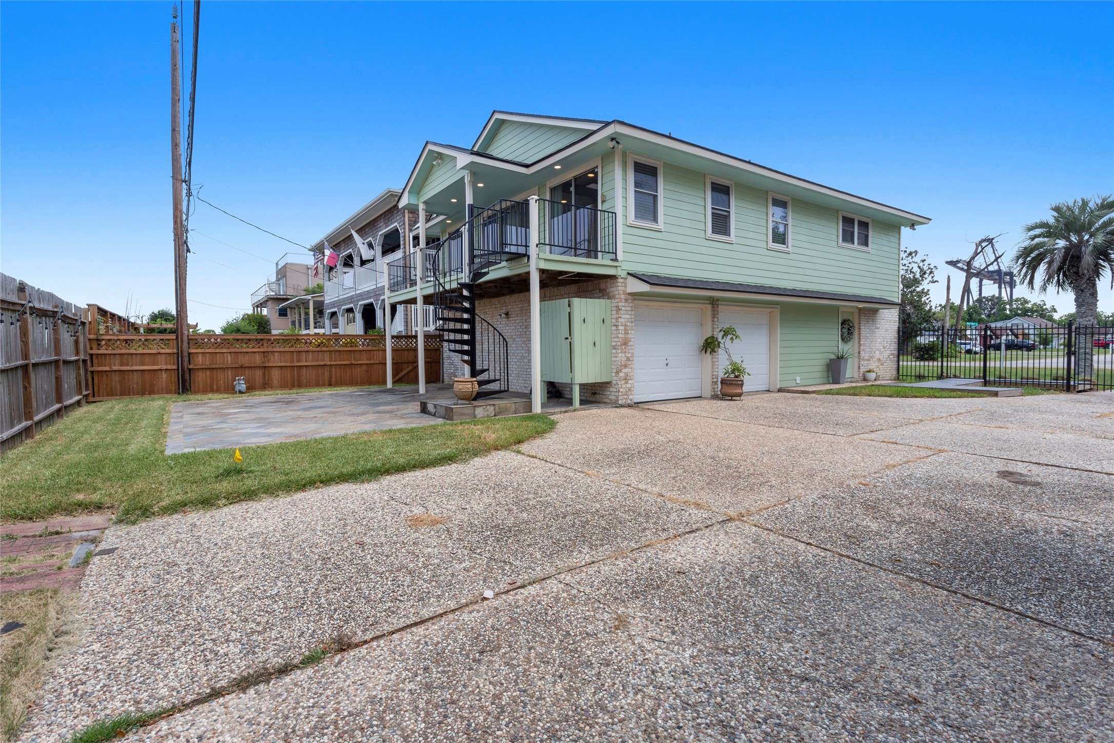 La Porte, TX 77571,318 S Bay Colony DR