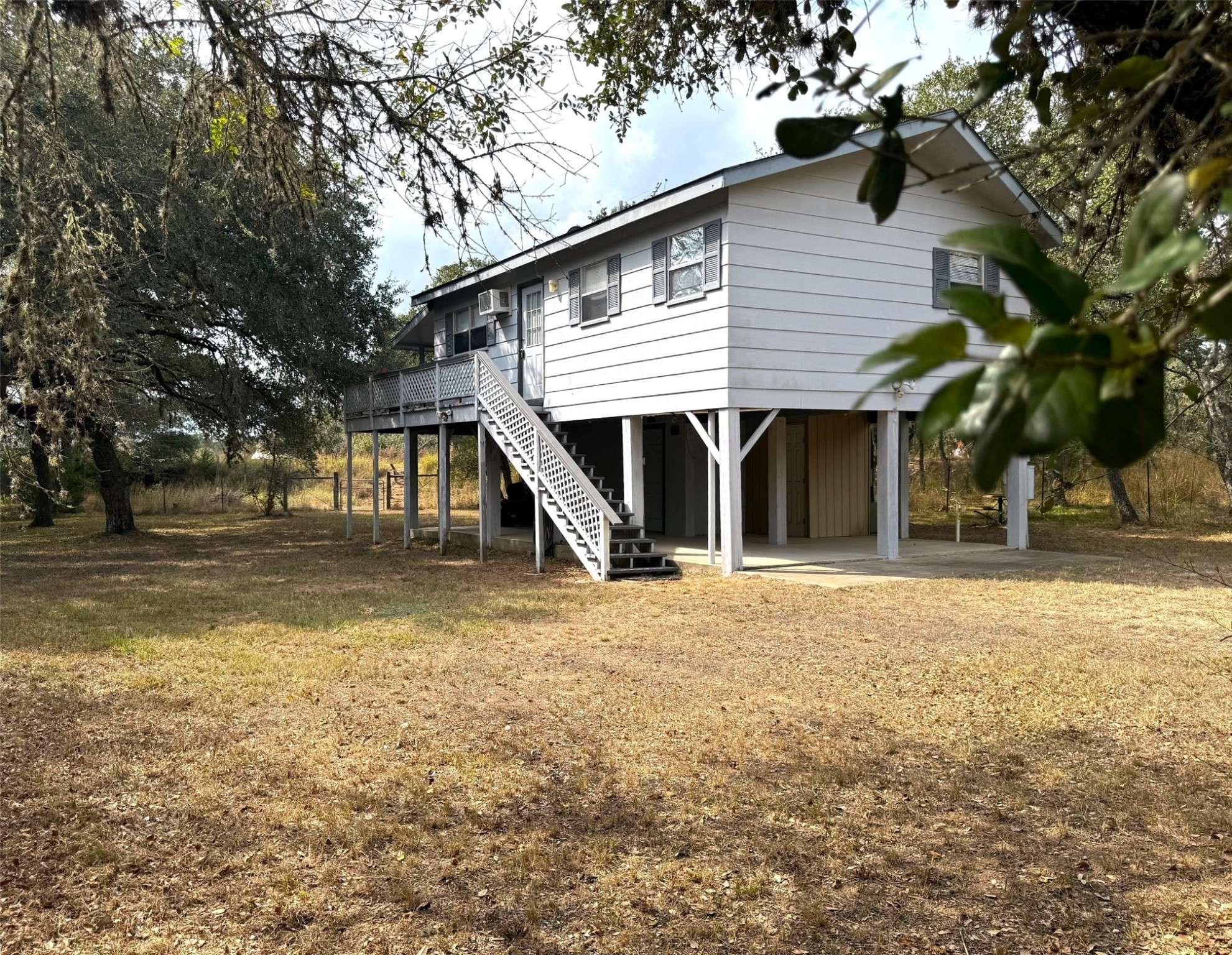 Sheridan, TX 77475,207 Hickory Drive