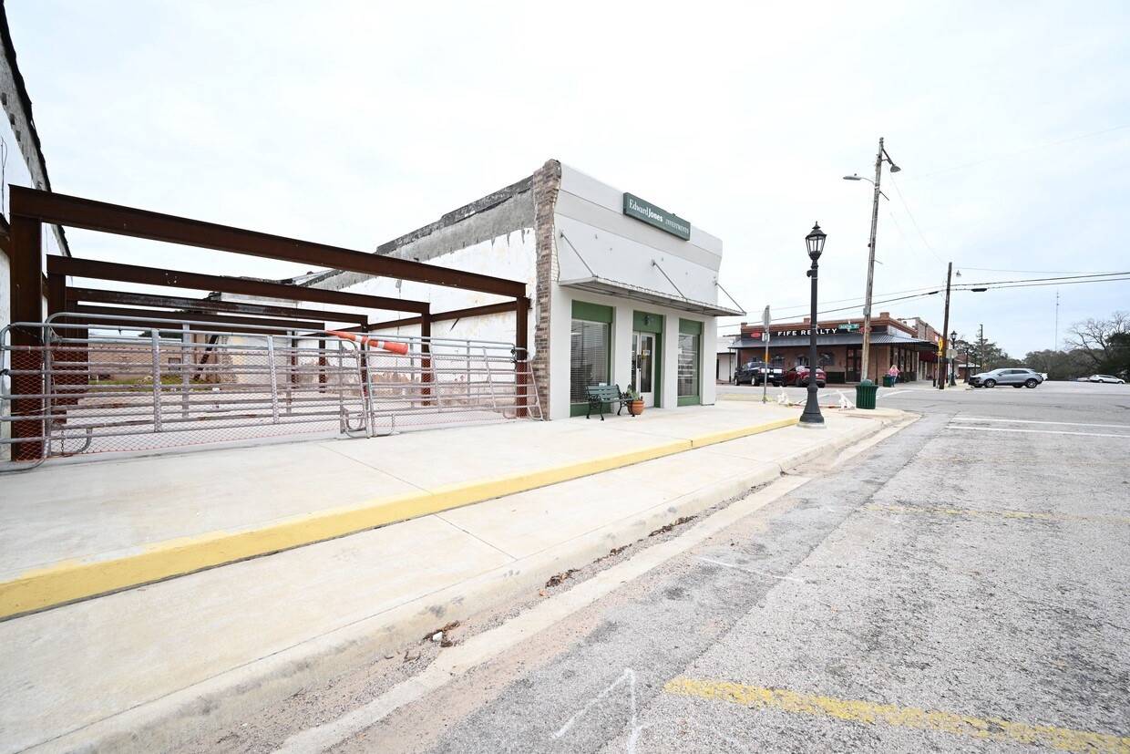 Hempstead, TX 77445,805 12th ST