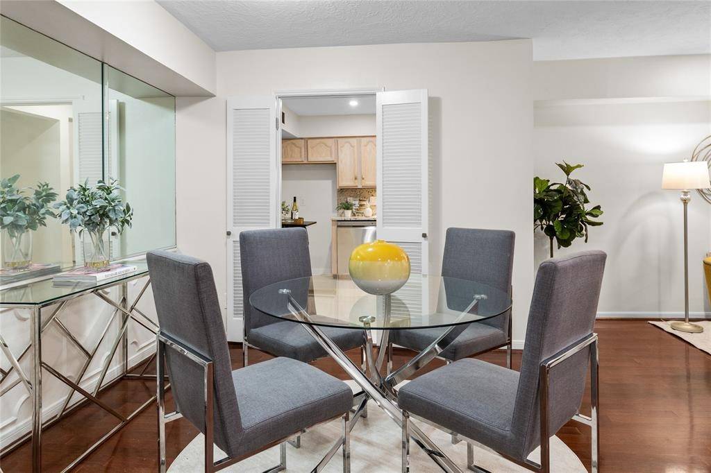 Houston, TX 77024,353 N Post Oak LN #721