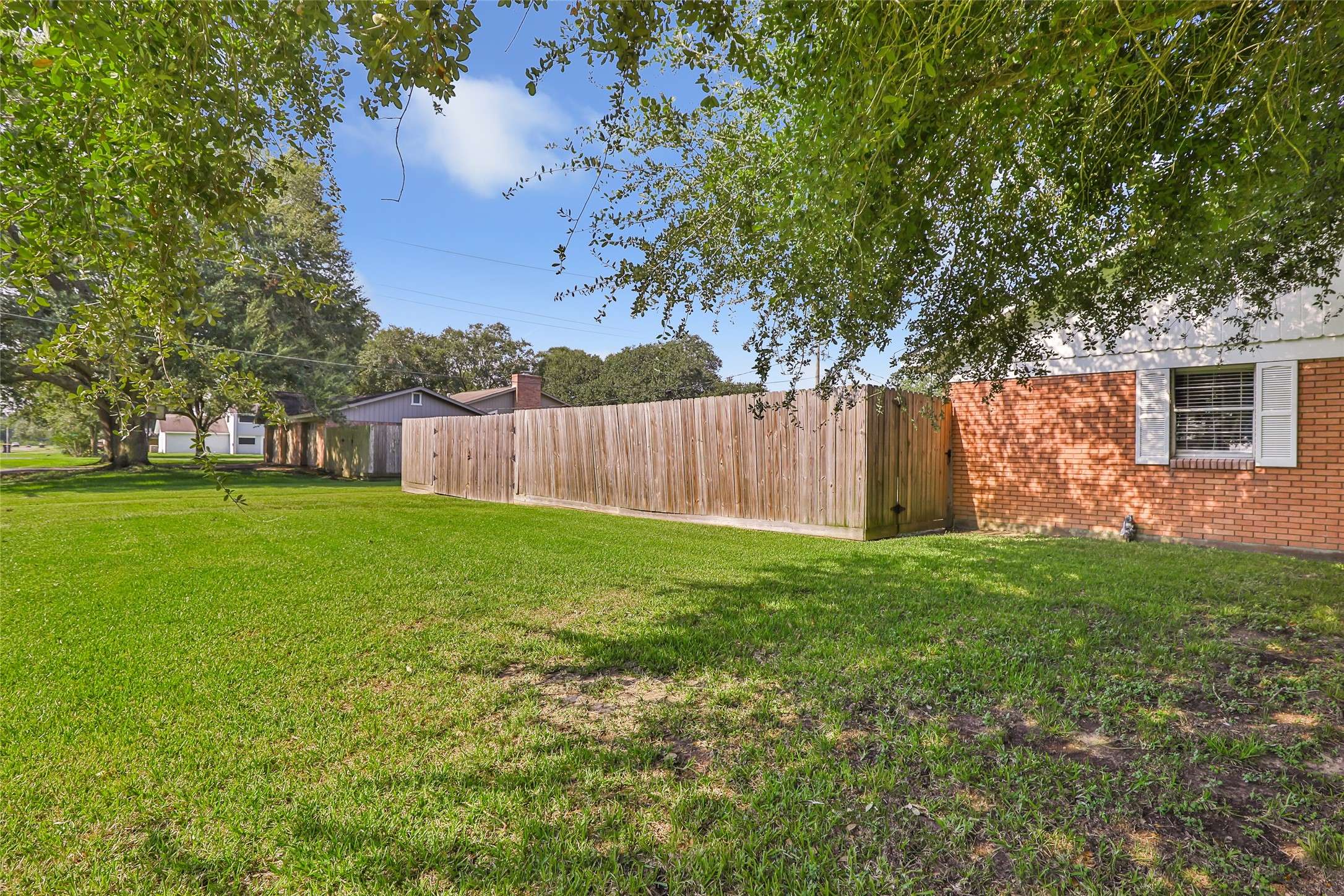 Anahuac, TX 77514,106 Lynn ST