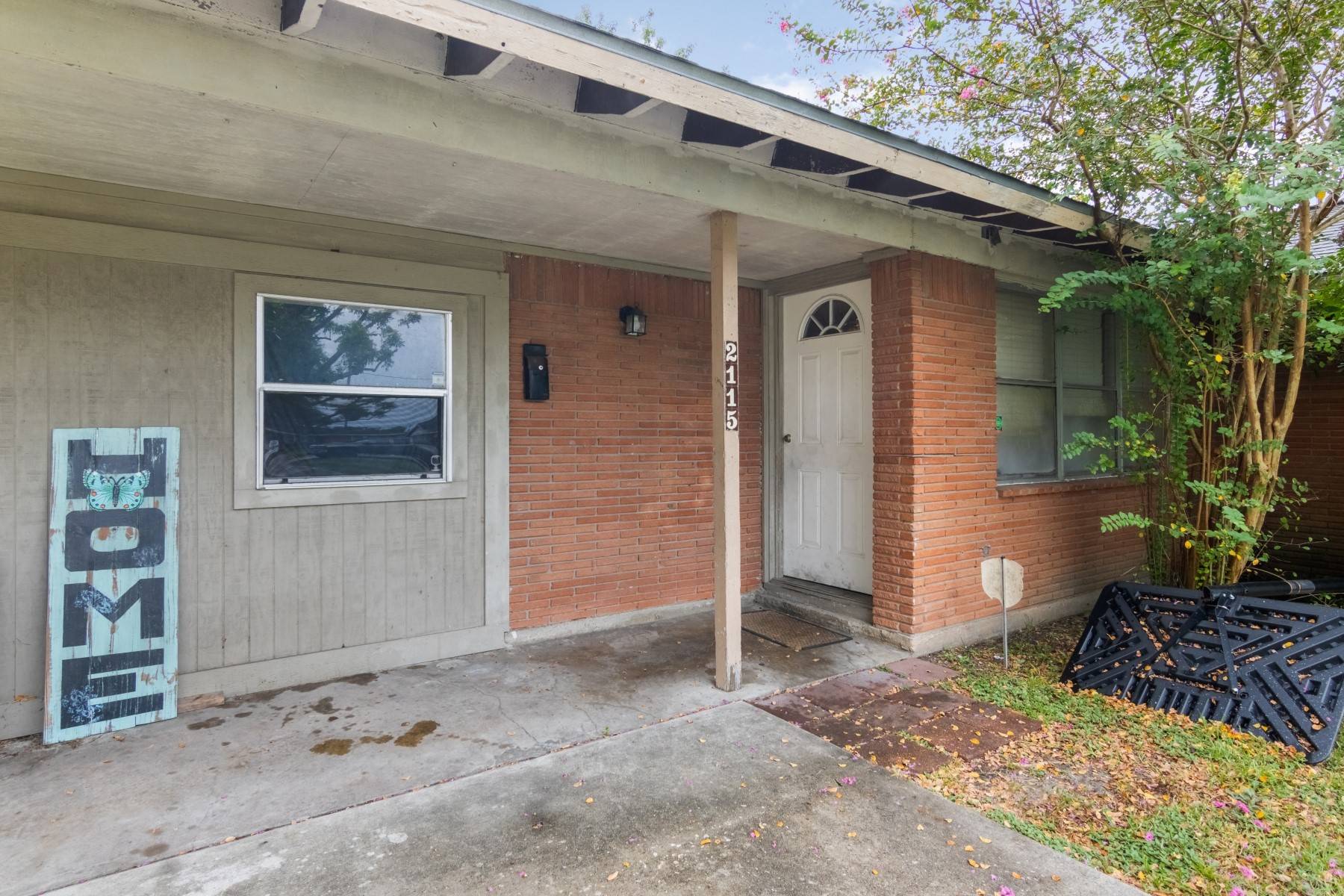 Pasadena, TX 77502,2115 Dewberry LN