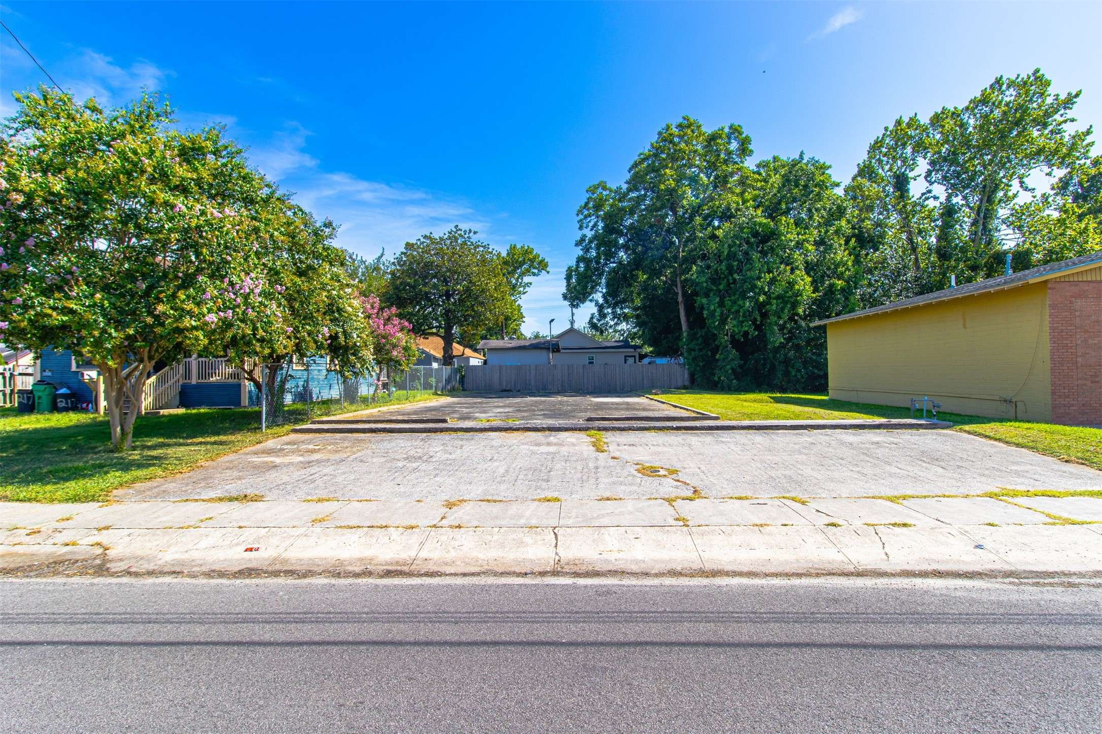 Baytown, TX 77520,213 E Texas AVE