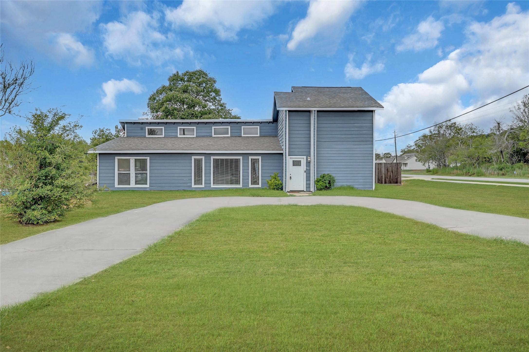 La Porte, TX 77571,102 S Lobit ST