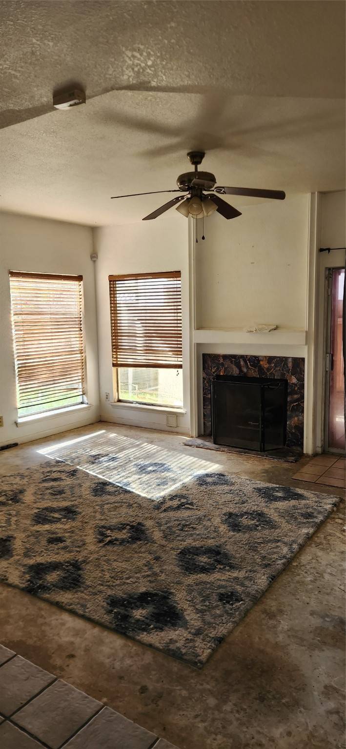 Baytown, TX 77521,936 Hartman DR