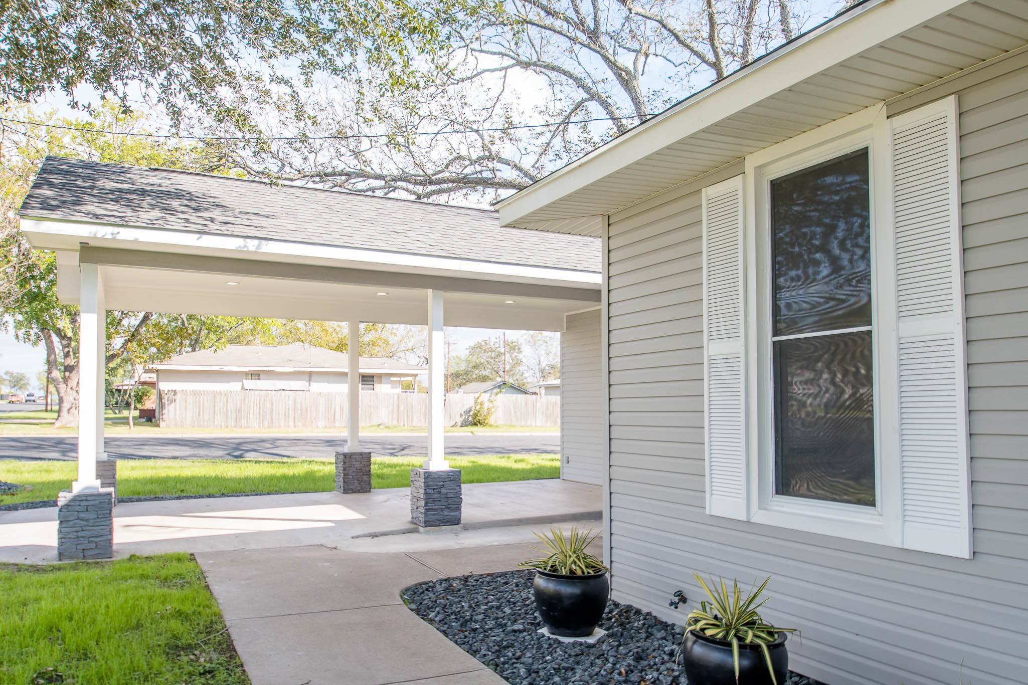 Schulenburg, TX 78956,302 South ST