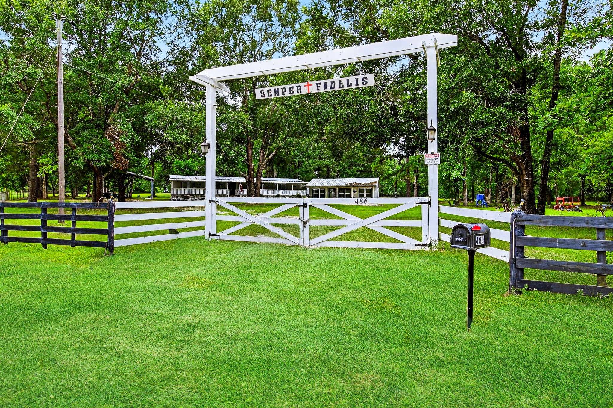 Livingston, TX 77351,490 Robert E Lee LN