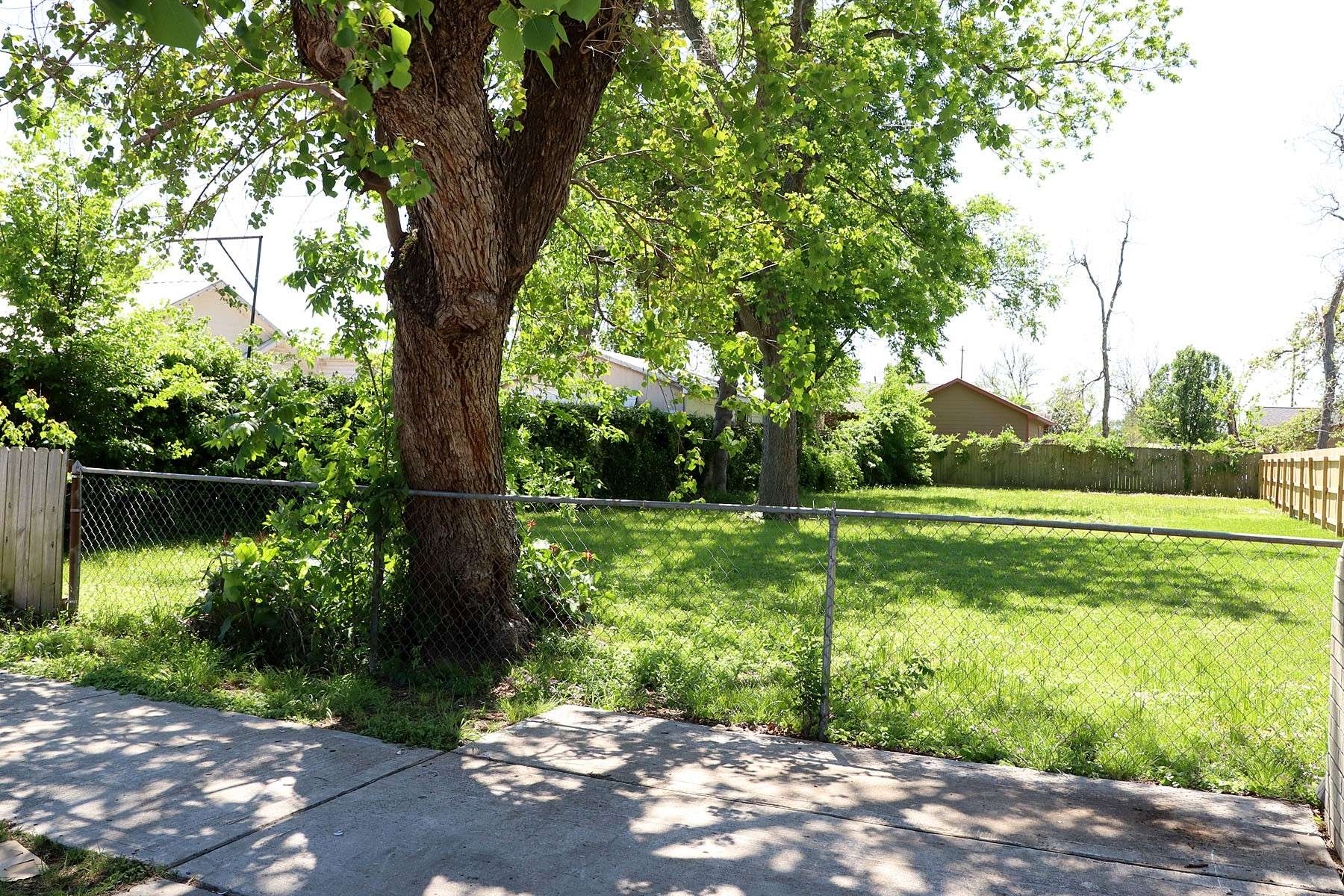 Houston, TX 77022,212A Garrotsville ST