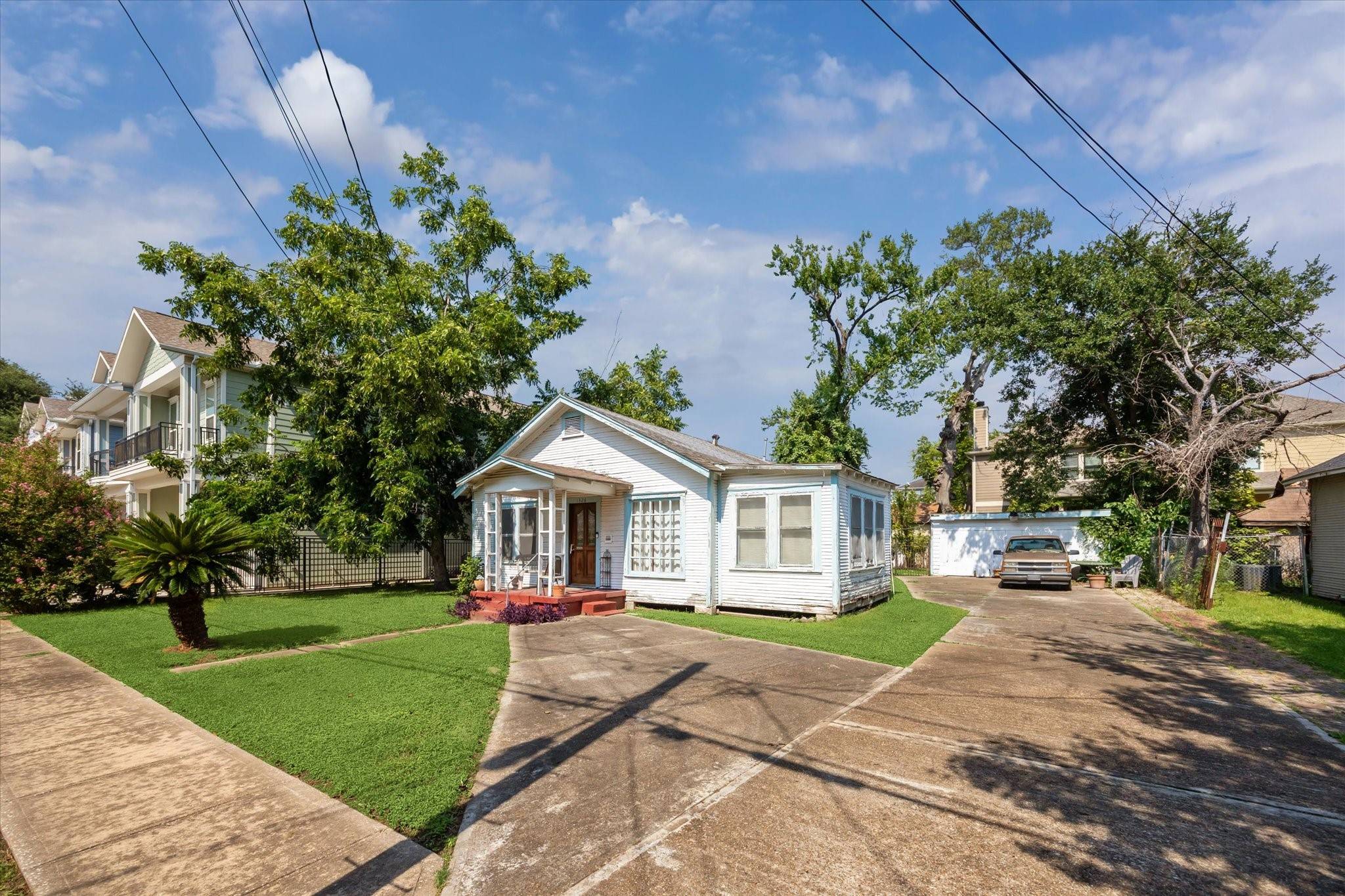 Houston, TX 77008,1326 Lawrence ST