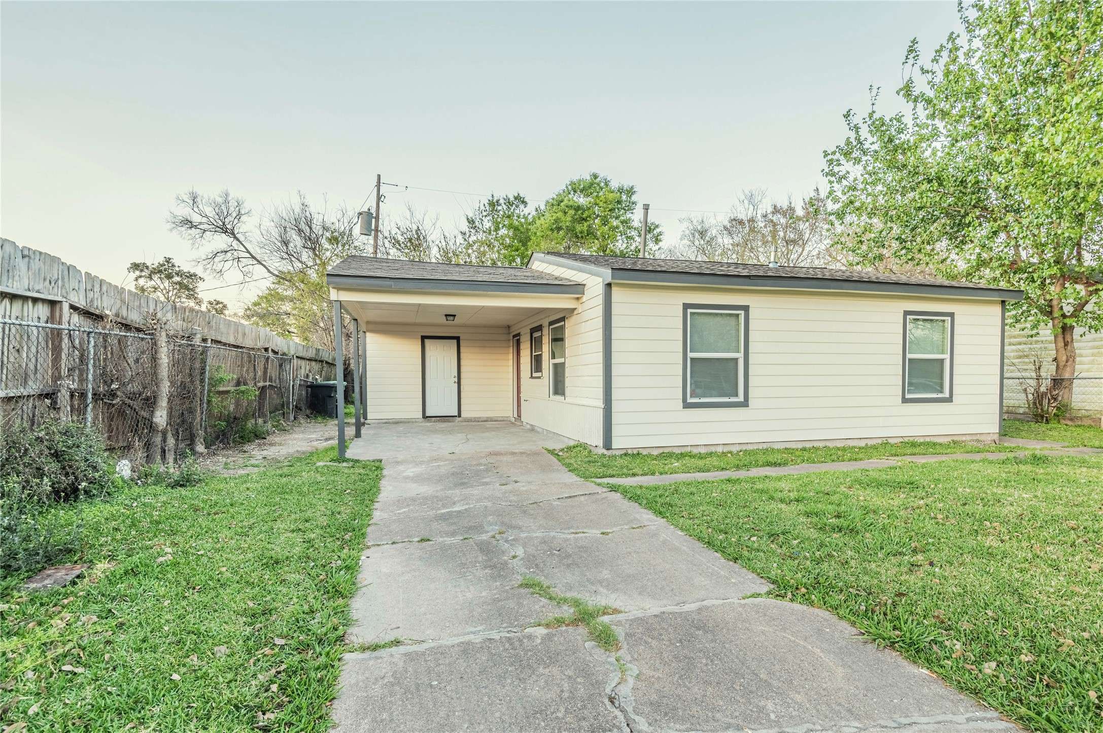 Houston, TX 77033,4817 Van Fleet ST