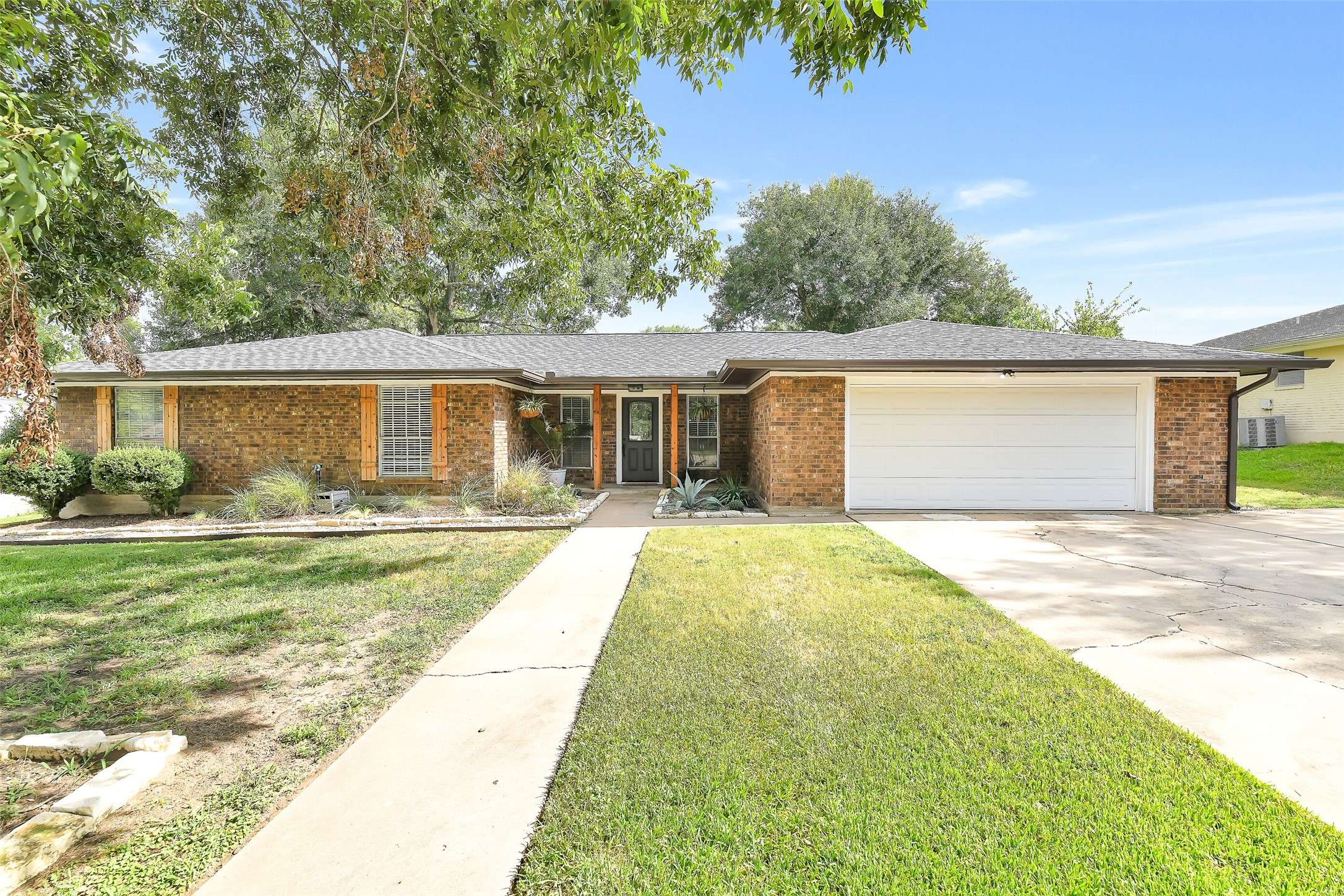 Brenham, TX 77833,811 W Lubbock ST