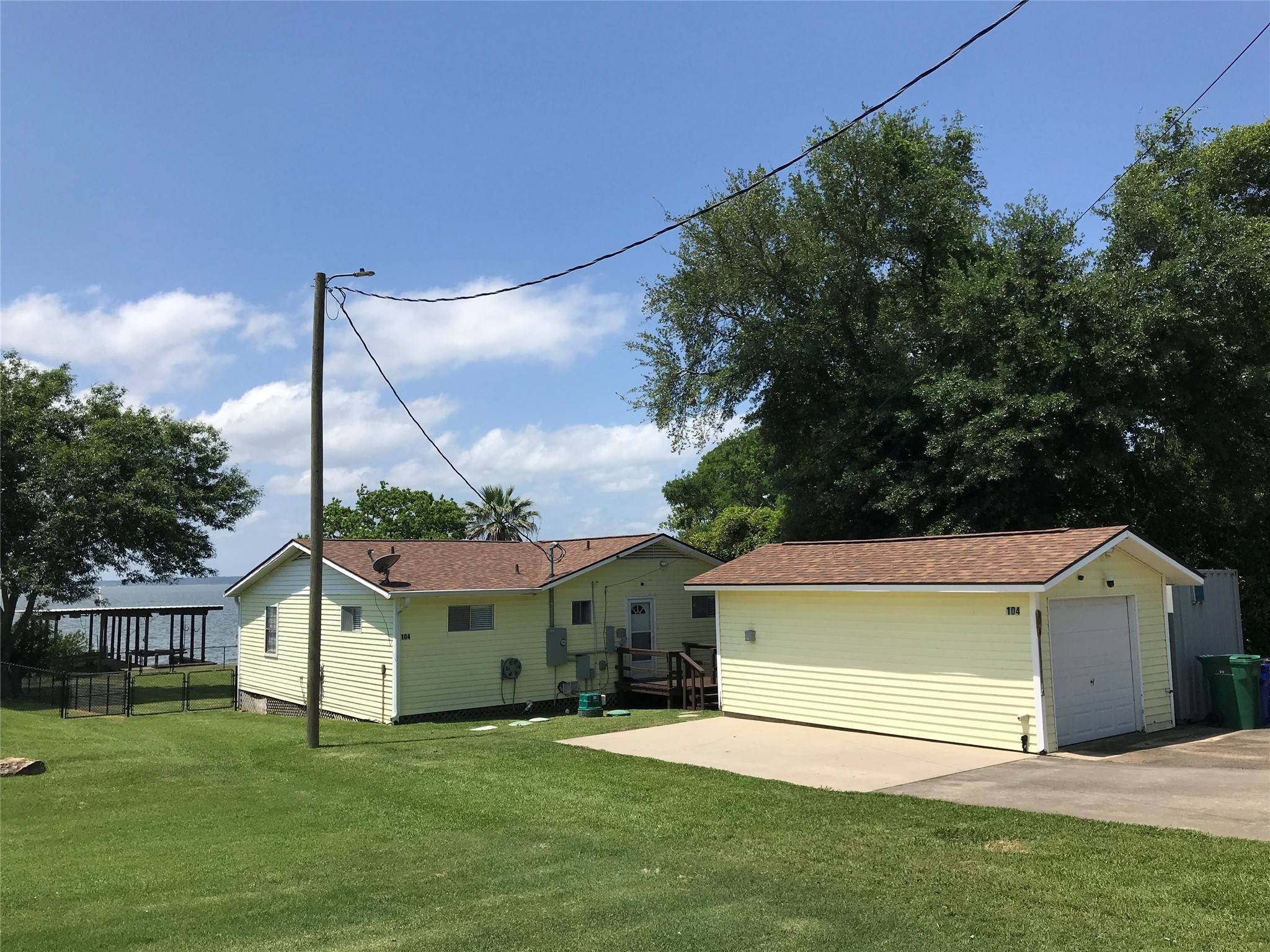 Livingston, TX 77351,104 Bayside ST