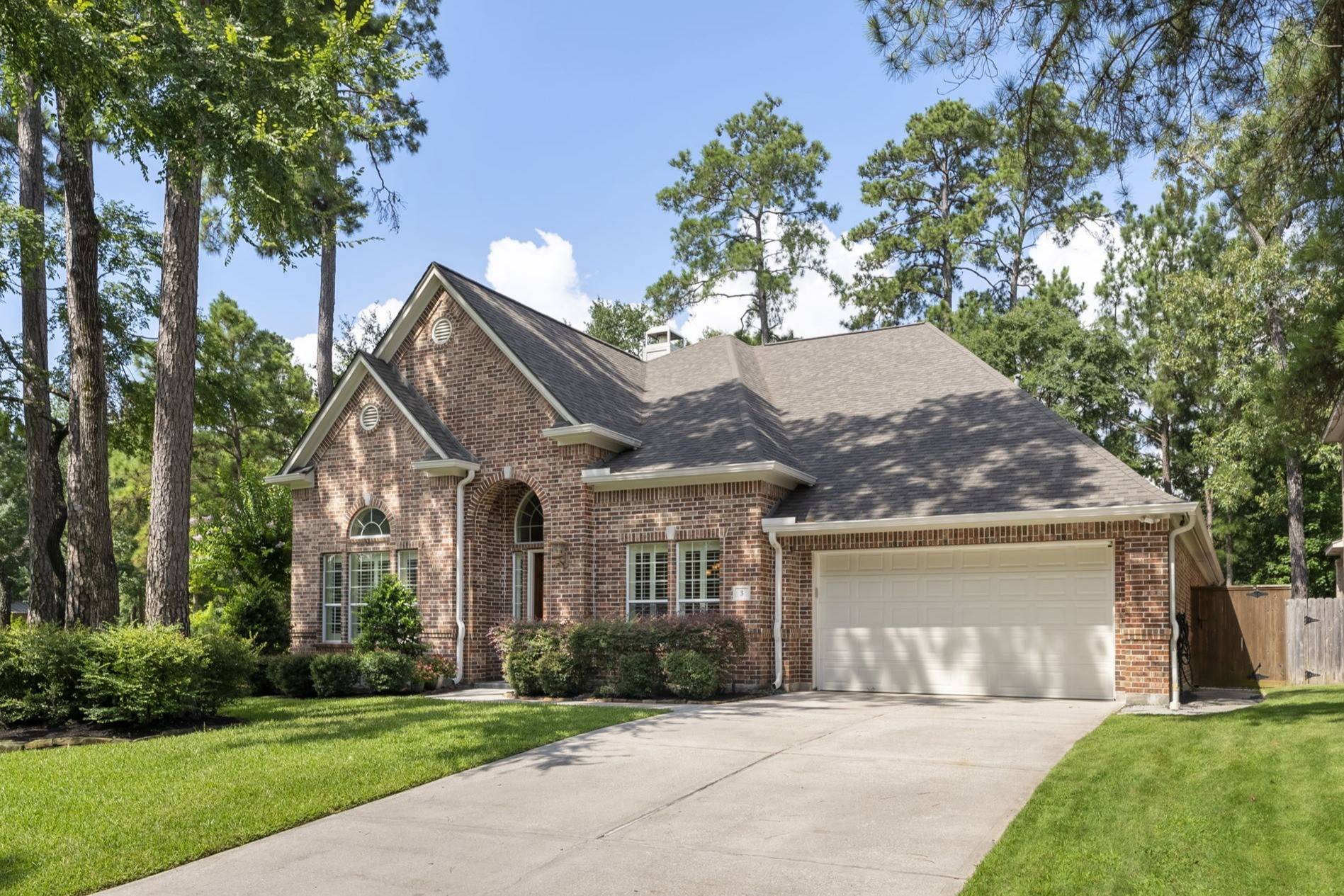 The Woodlands, TX 77381,3 Herald Oak CT