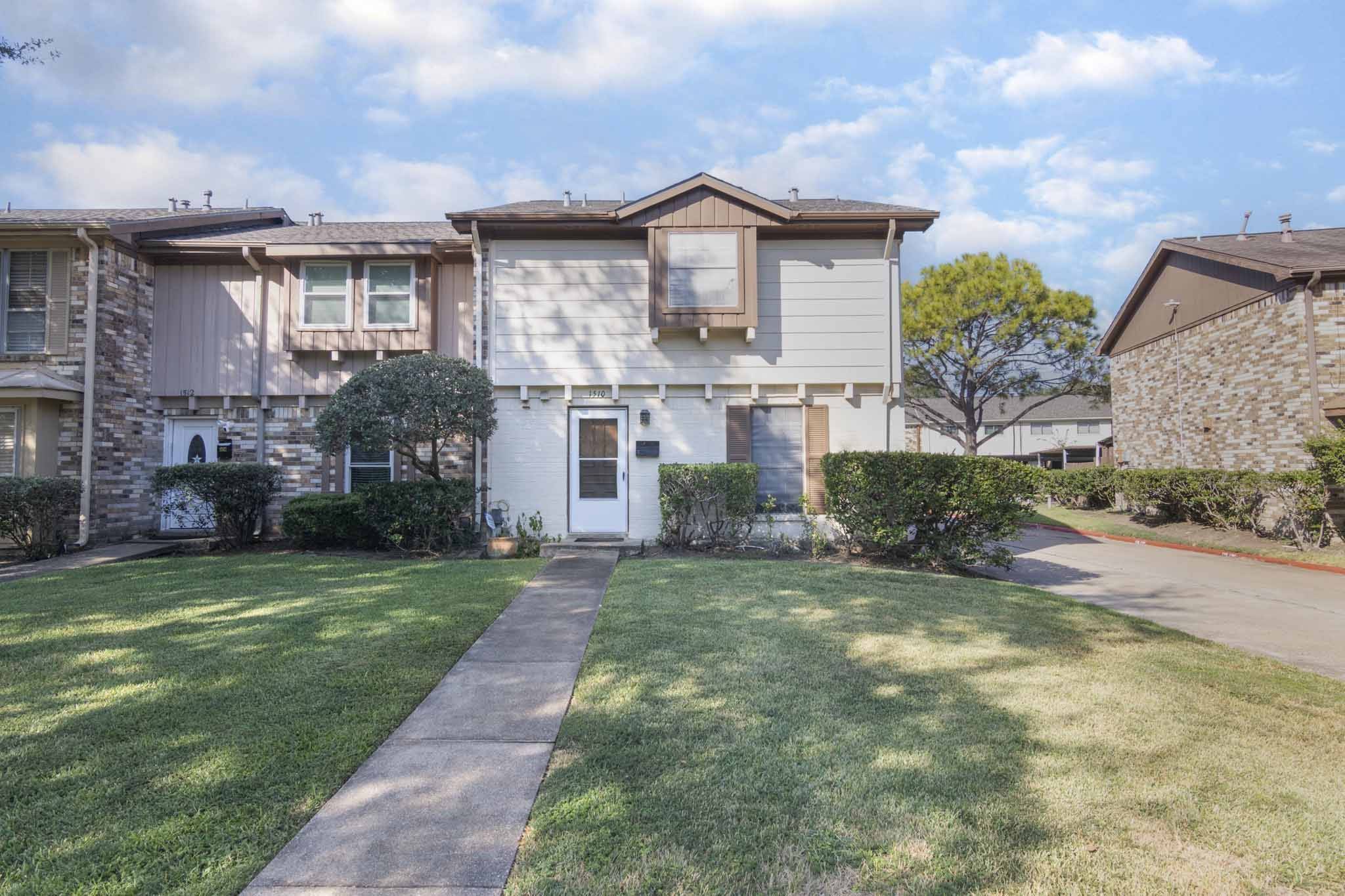 La Porte, TX 77571,1510 S 8th ST