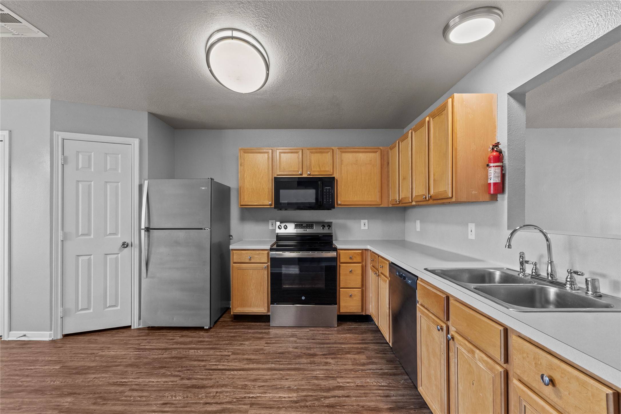 Dickinson, TX 77539,113 Green Isle AVE #113