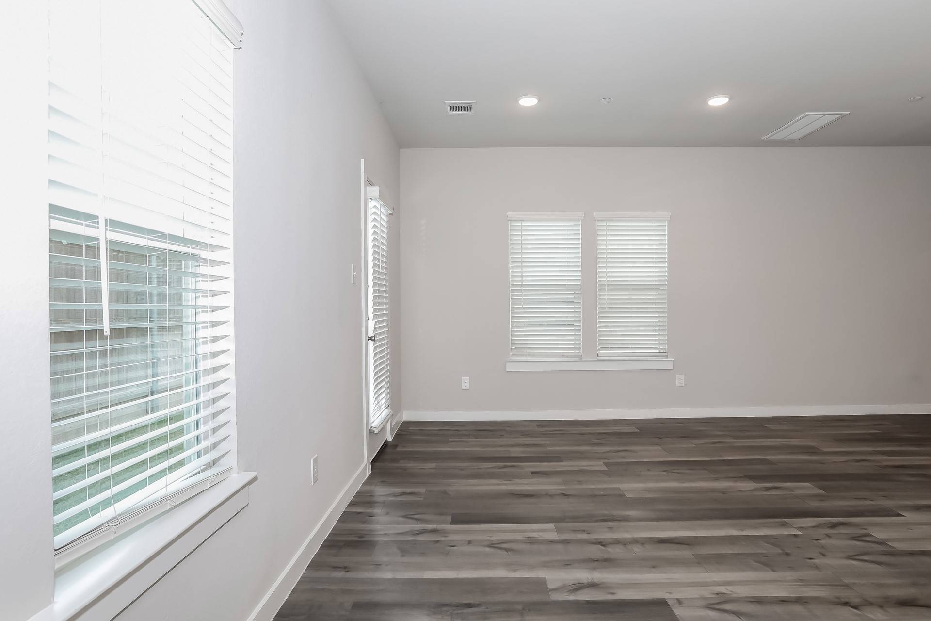 Shenandoah, TX 77385,333 N Centro CIR