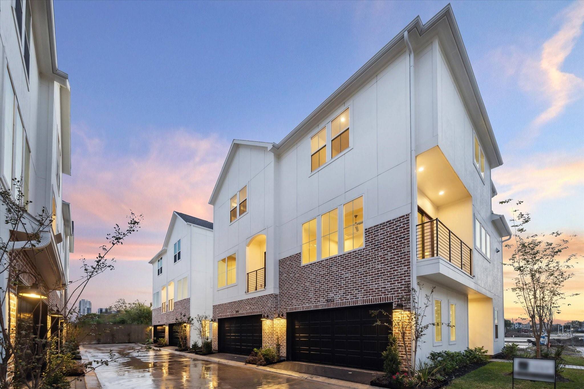 Houston, TX 77007,3073 Hicks Street