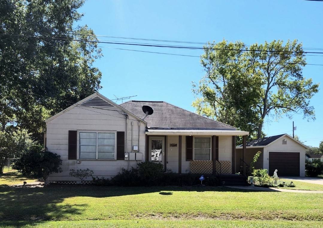 Blessing, TX 77419,37 Hickory St