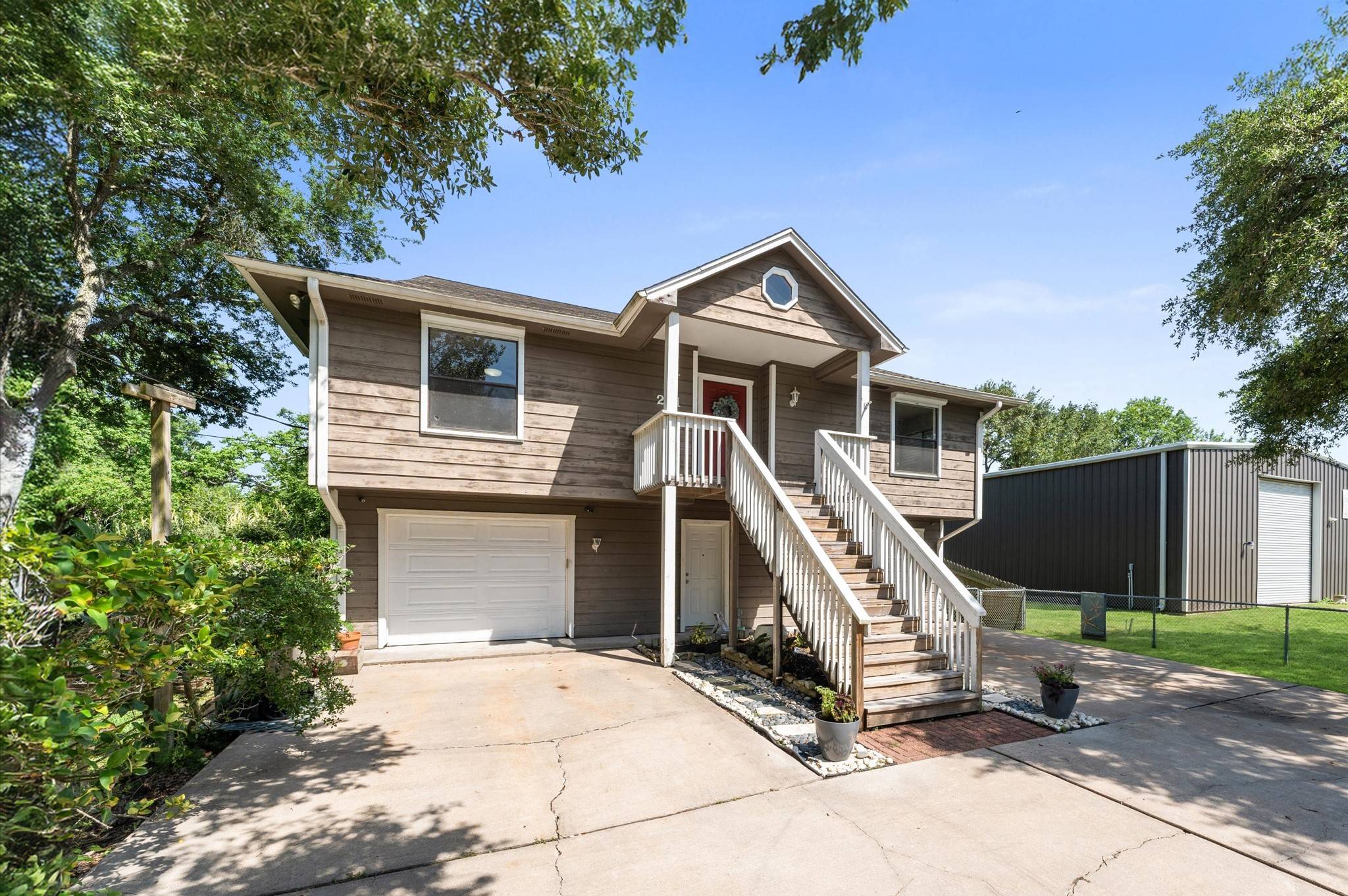 Dickinson, TX 77539,211 4th ST