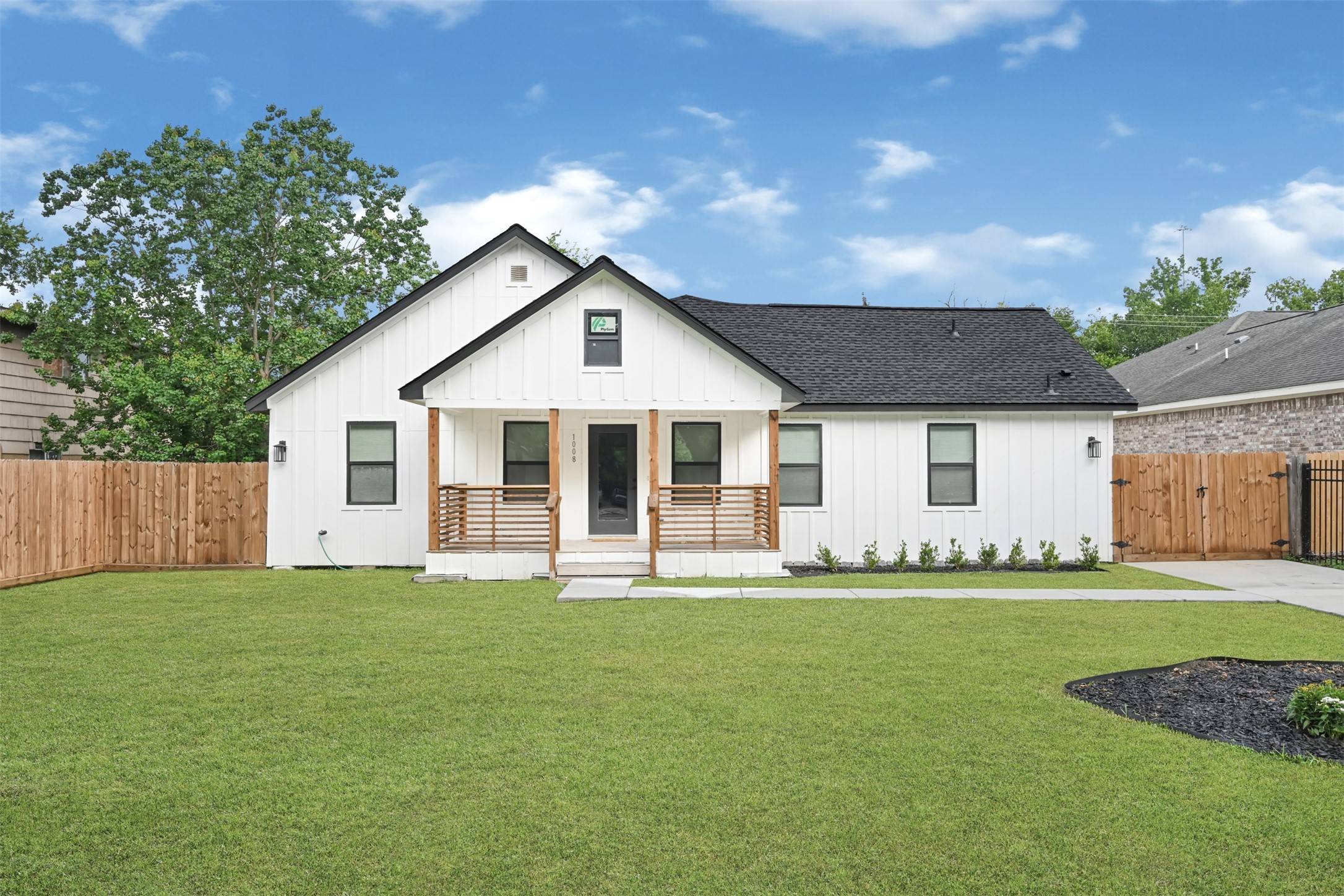 Houston, TX 77051,1008 Danube ST