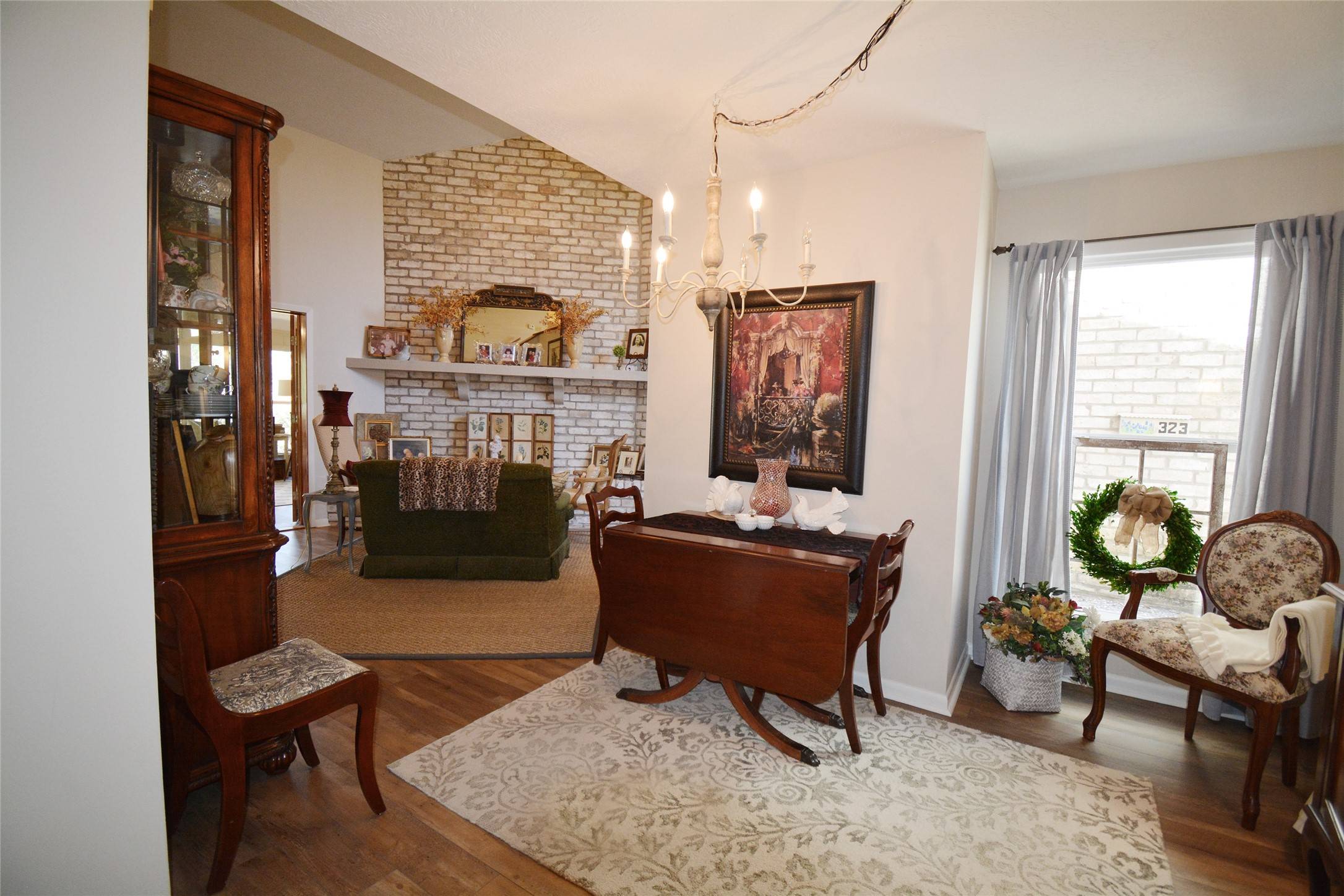 Brenham, TX 77833,323 E Main