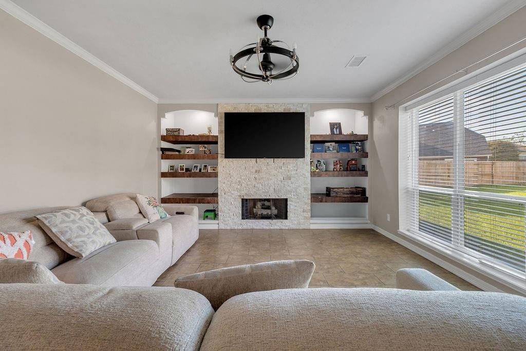 Houston, TX 77015,230 Shekel LN