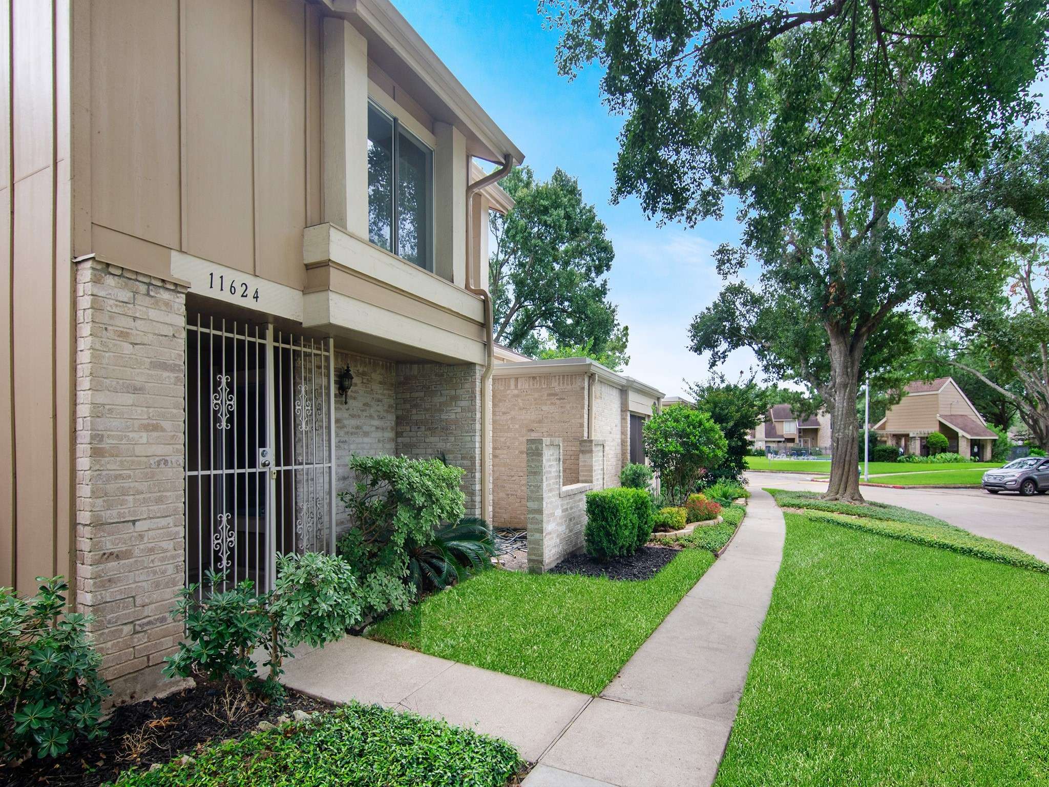 Houston, TX 77077,11624 Village Place DR #327