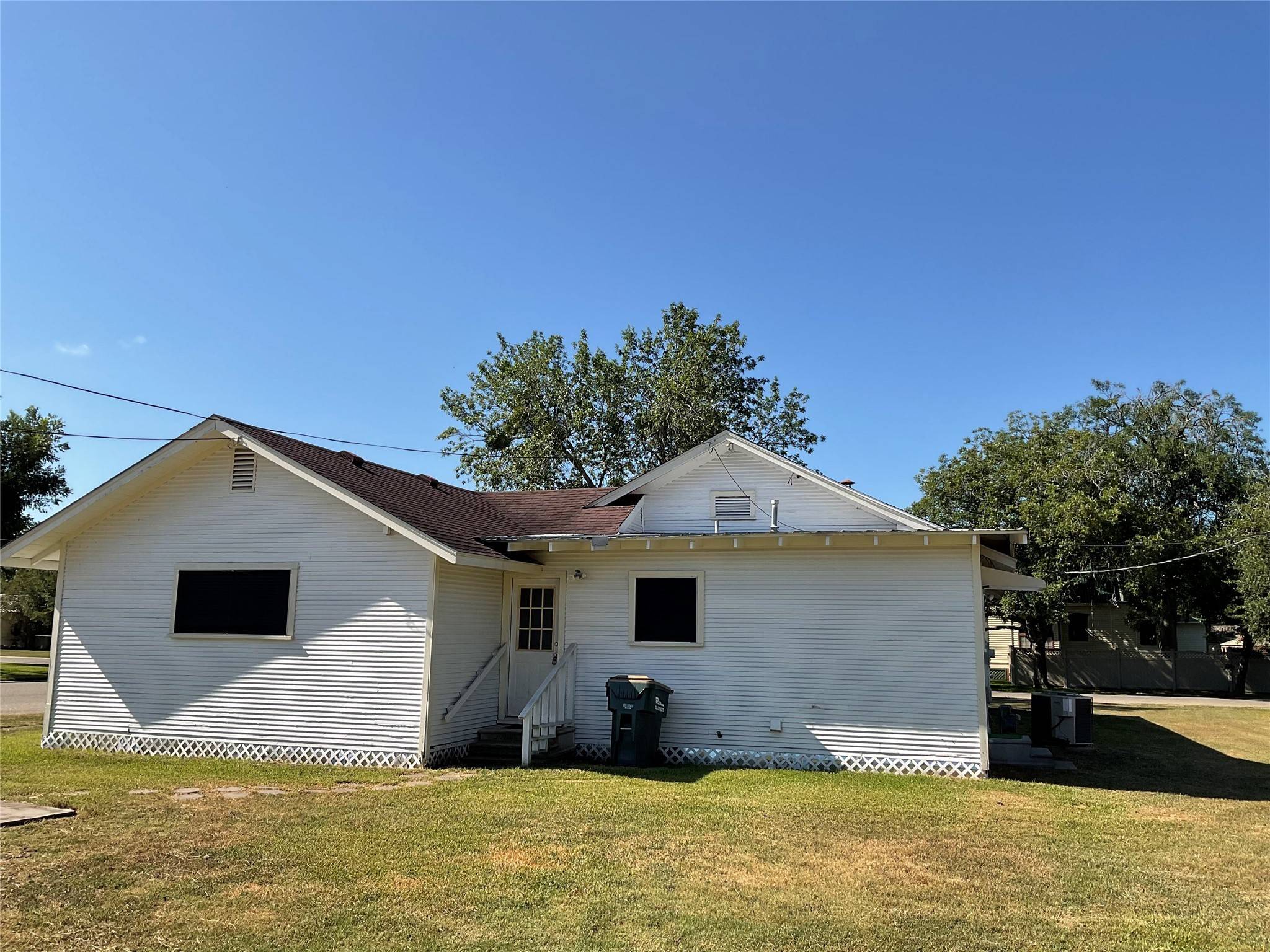 Cuero, TX 77954,302 W French ST