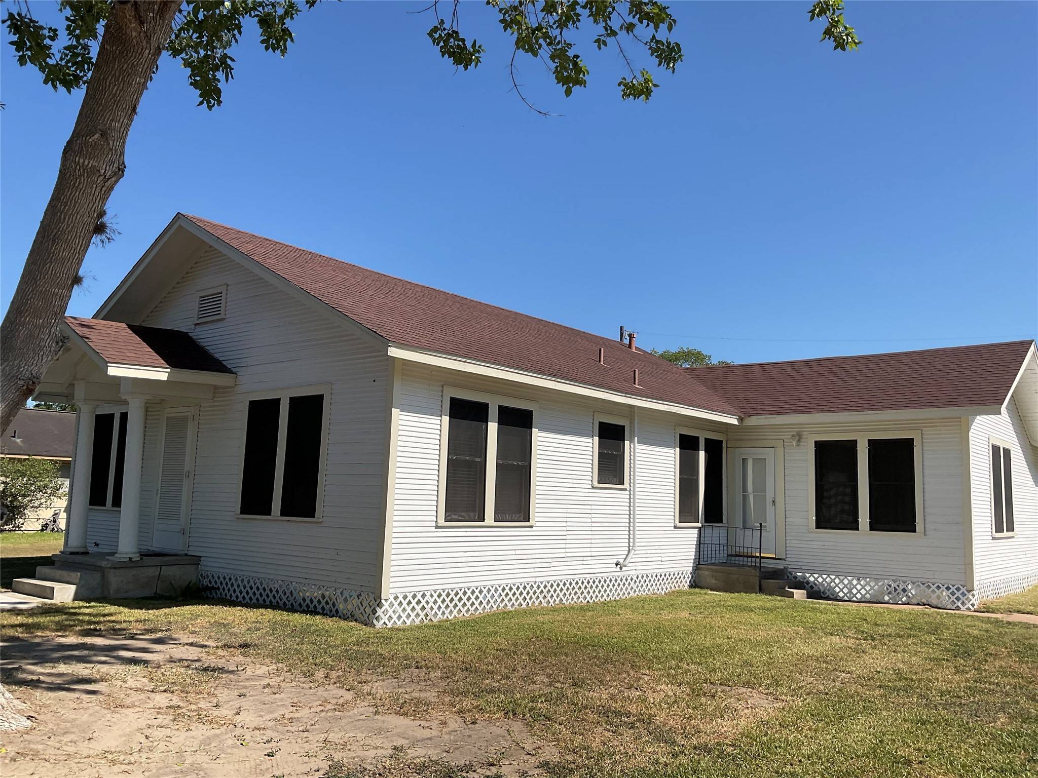 Cuero, TX 77954,302 W French ST