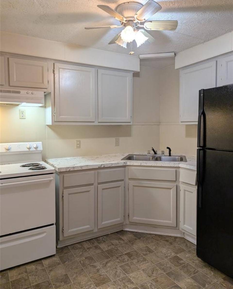 Clute, TX 77531,214 W Marion ST