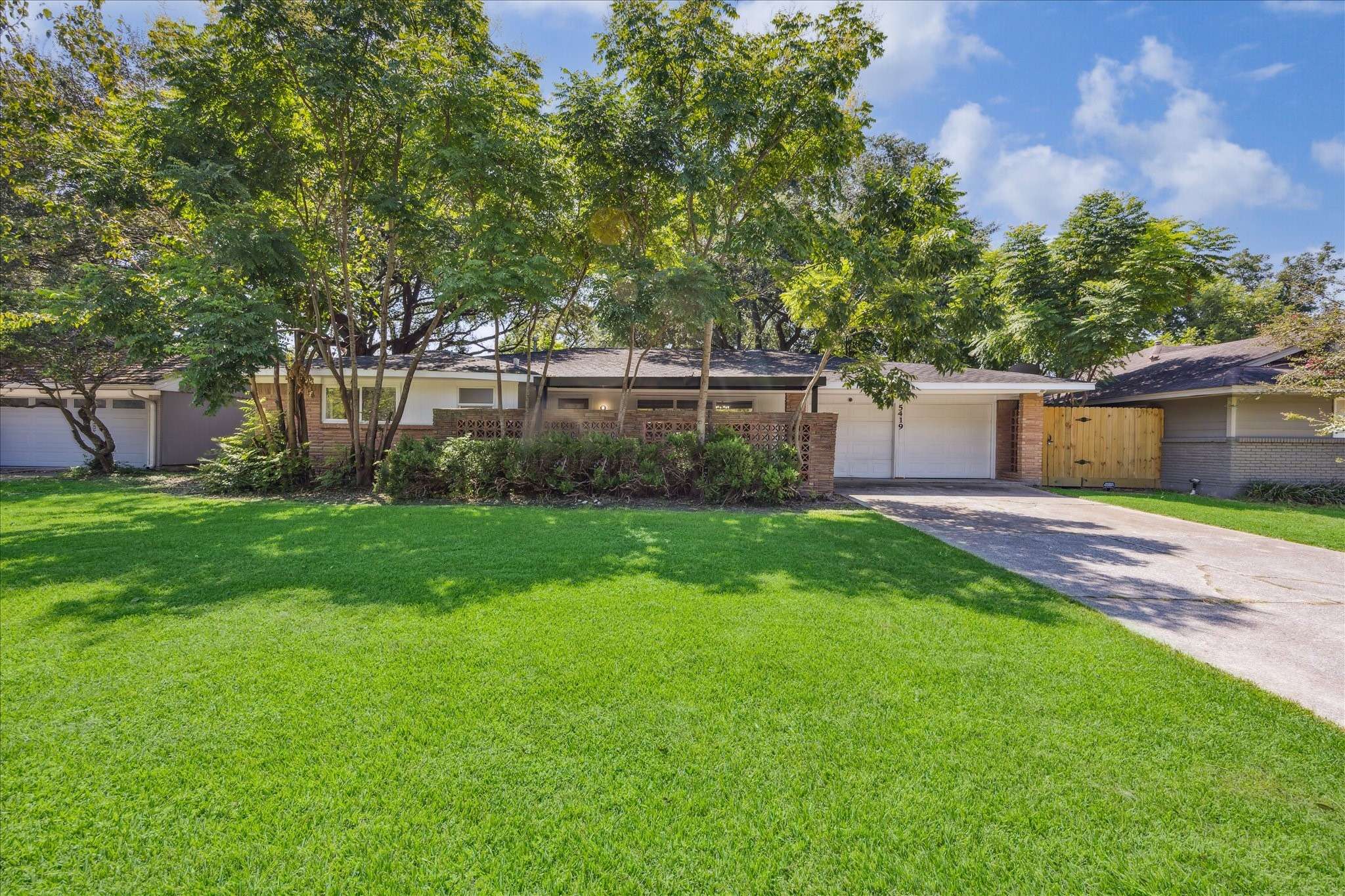 Houston, TX 77096,5419 Beechnut ST