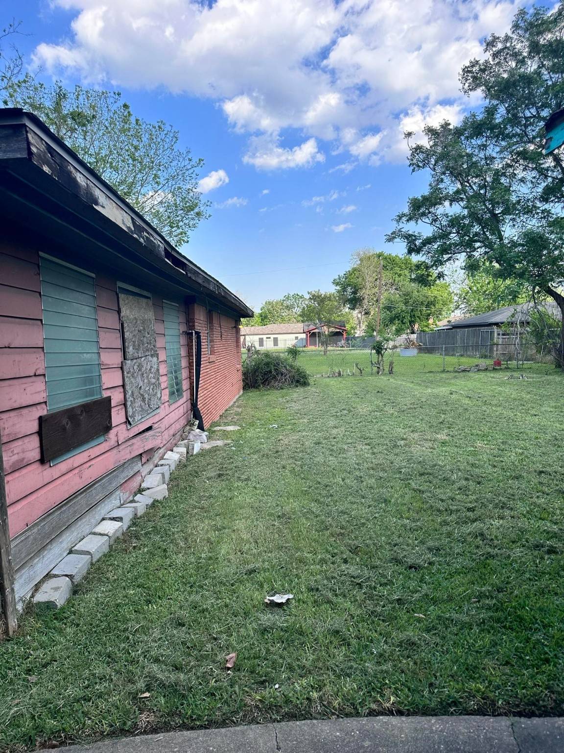 Houston, TX 77022,1424 E 33rd ST