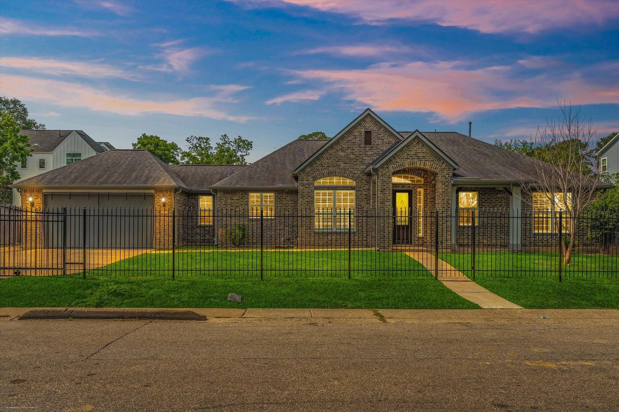Houston, TX 77018,929 Oak ST