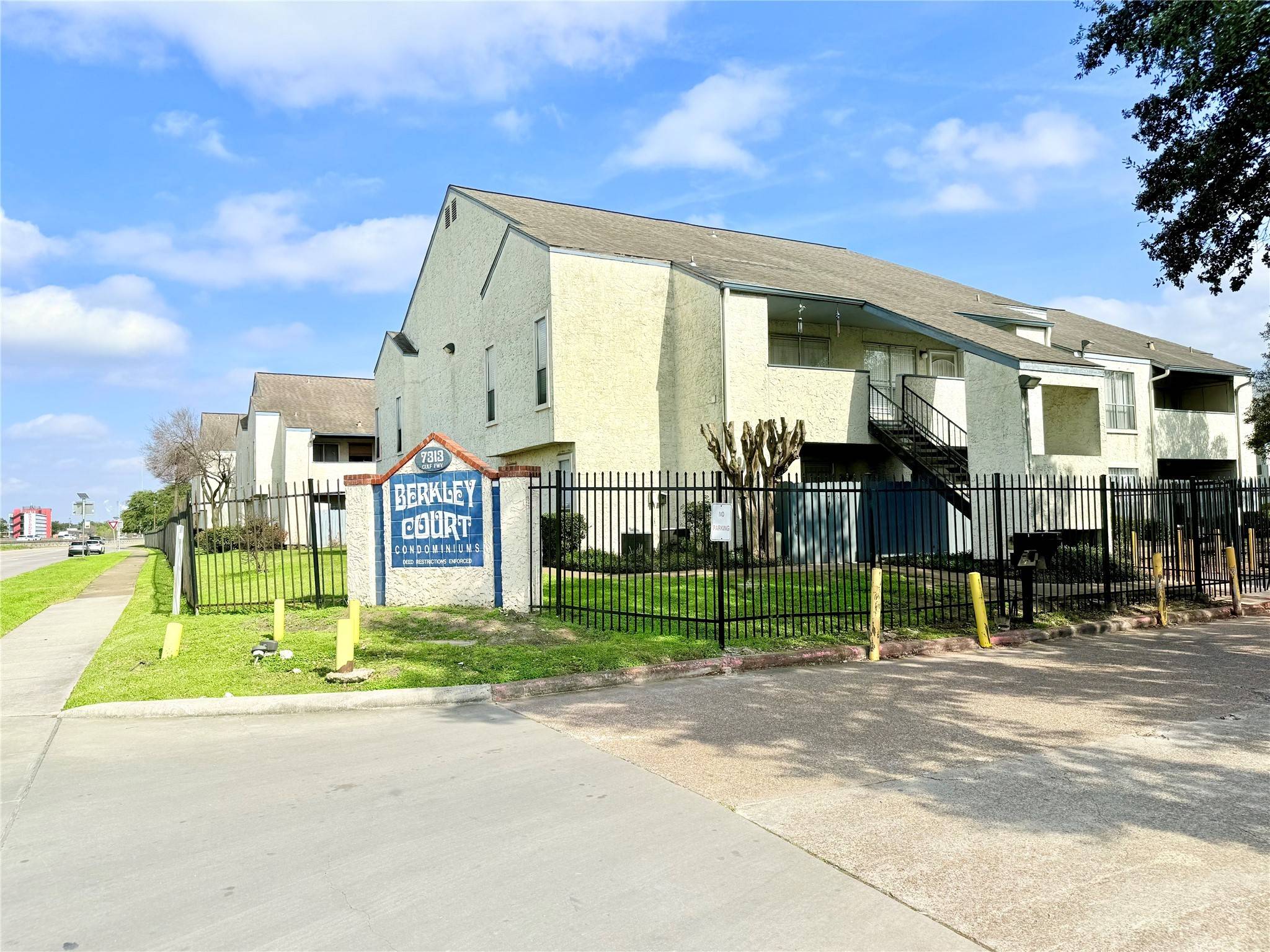 Houston, TX 77017,7313 Gulf FWY #903