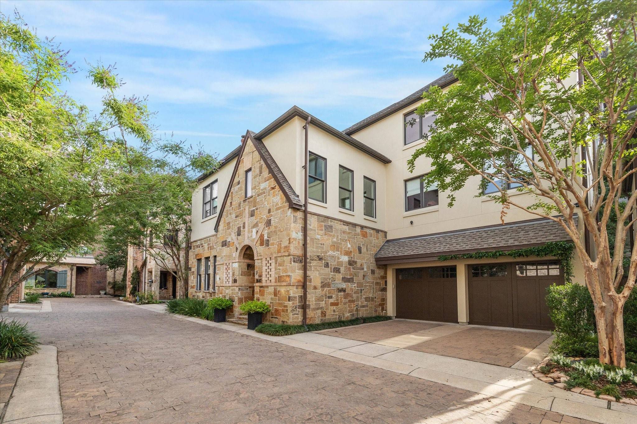 Houston, TX 77005,1647 Bissonnet ST