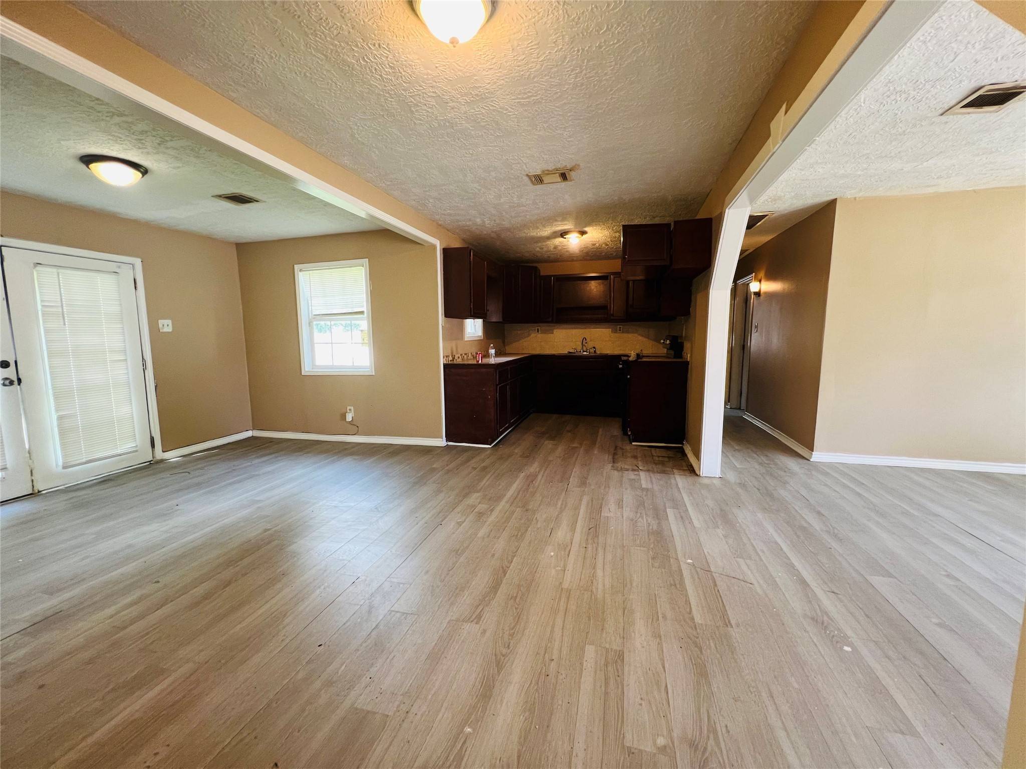 Houston, TX 77033,5943 Southville ST